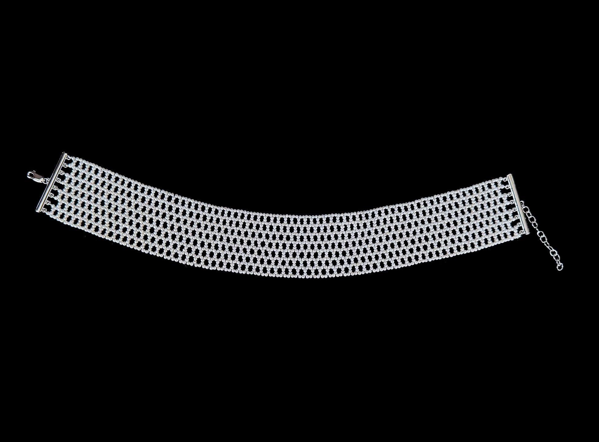 Perlina Marina J. Stupendo girocollo intrecciato con perle di semi e chiusura regolabile in argento. in vendita