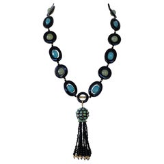 Marina J. Collier à pompon unique en or 14 carats avec opale de feu, onyx, calcédoine et calcédoine