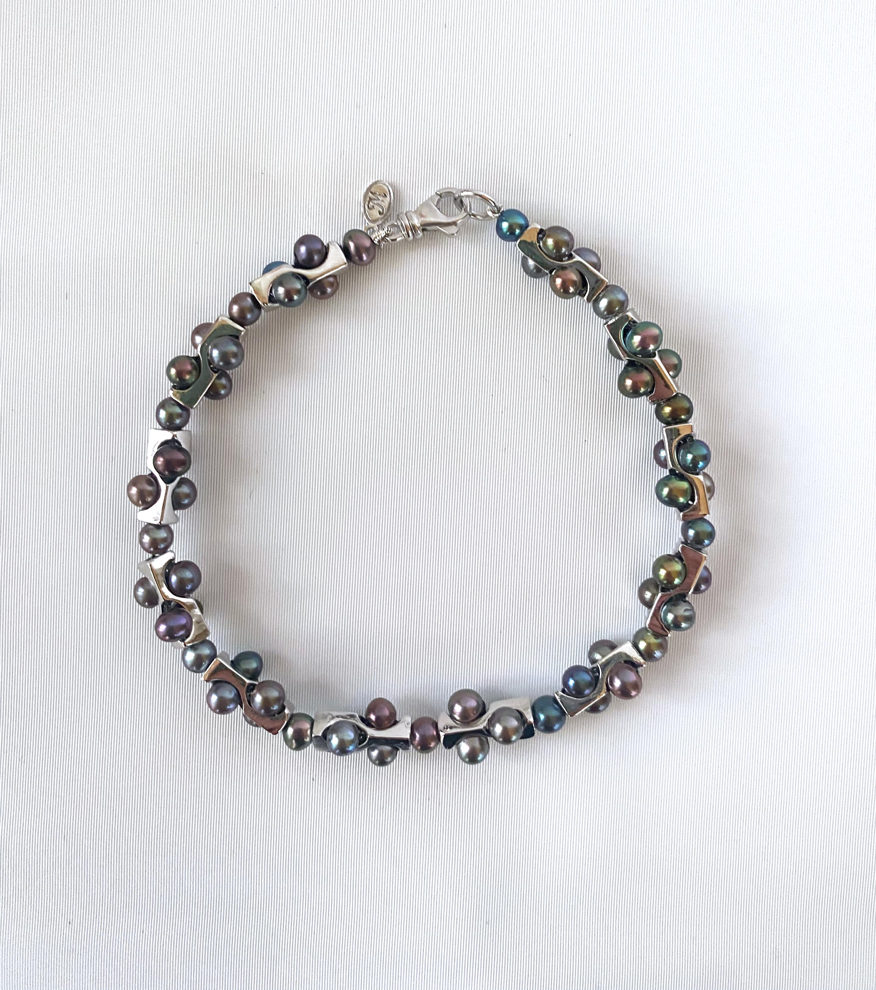 Marina J. Bracciale unisex con perle nere e perline placcate in oro in argento sterling in vendita 4