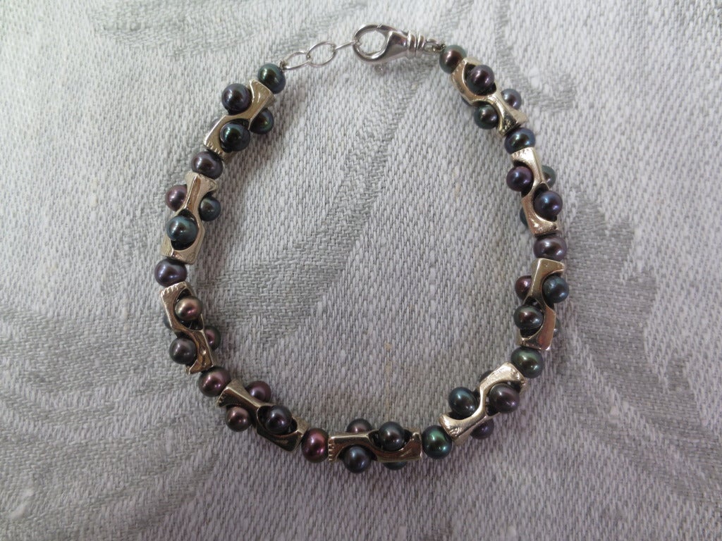 Marina J. Bracciale unisex con perle nere e perline placcate in oro in argento sterling In condizioni Nuovo in vendita a Los Angeles, CA
