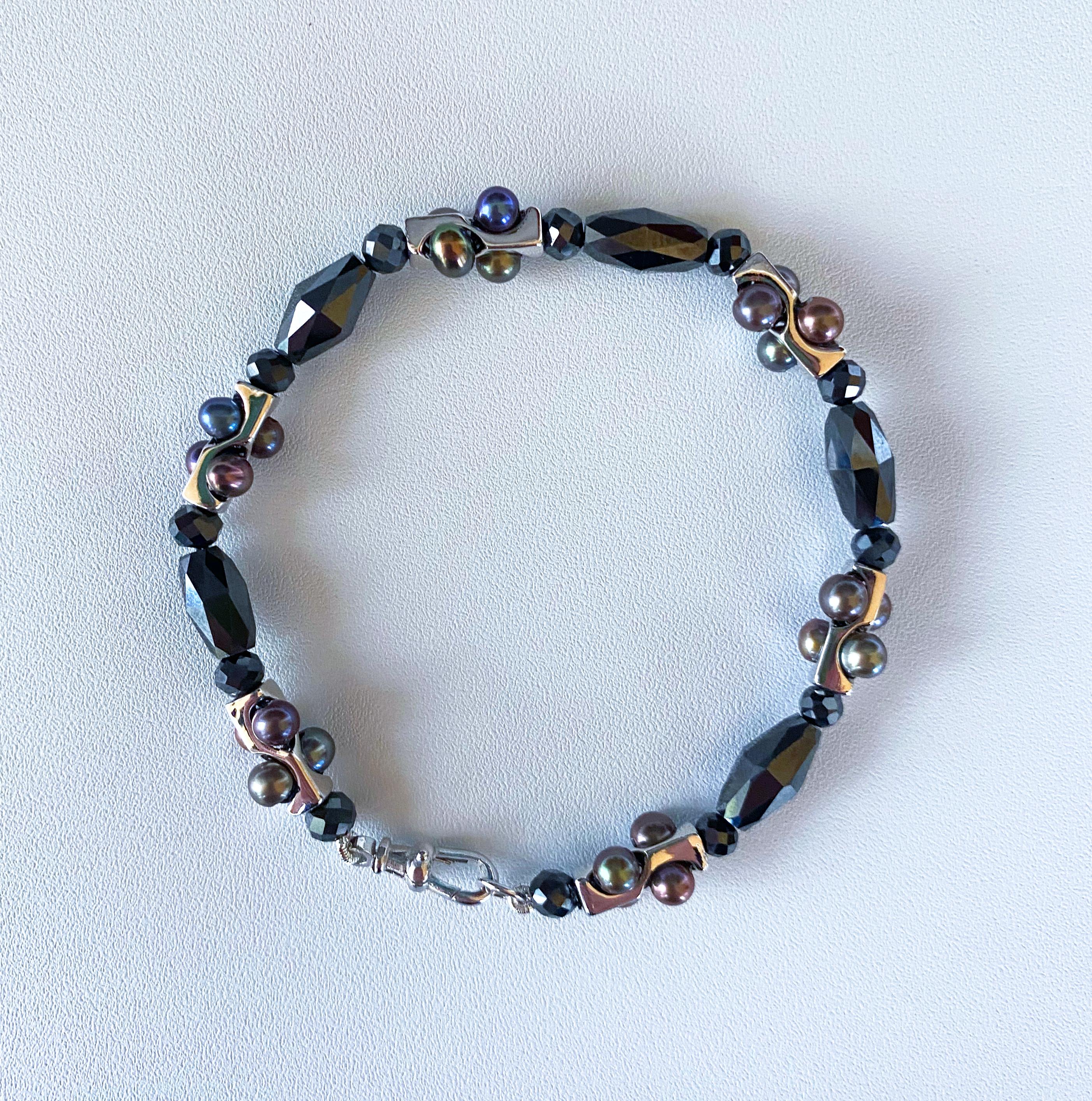 Marina J. Bracelet unisexe Infinity avec perles noires, spinelle noire et or blanc 14 carats Neuf - En vente à Los Angeles, CA