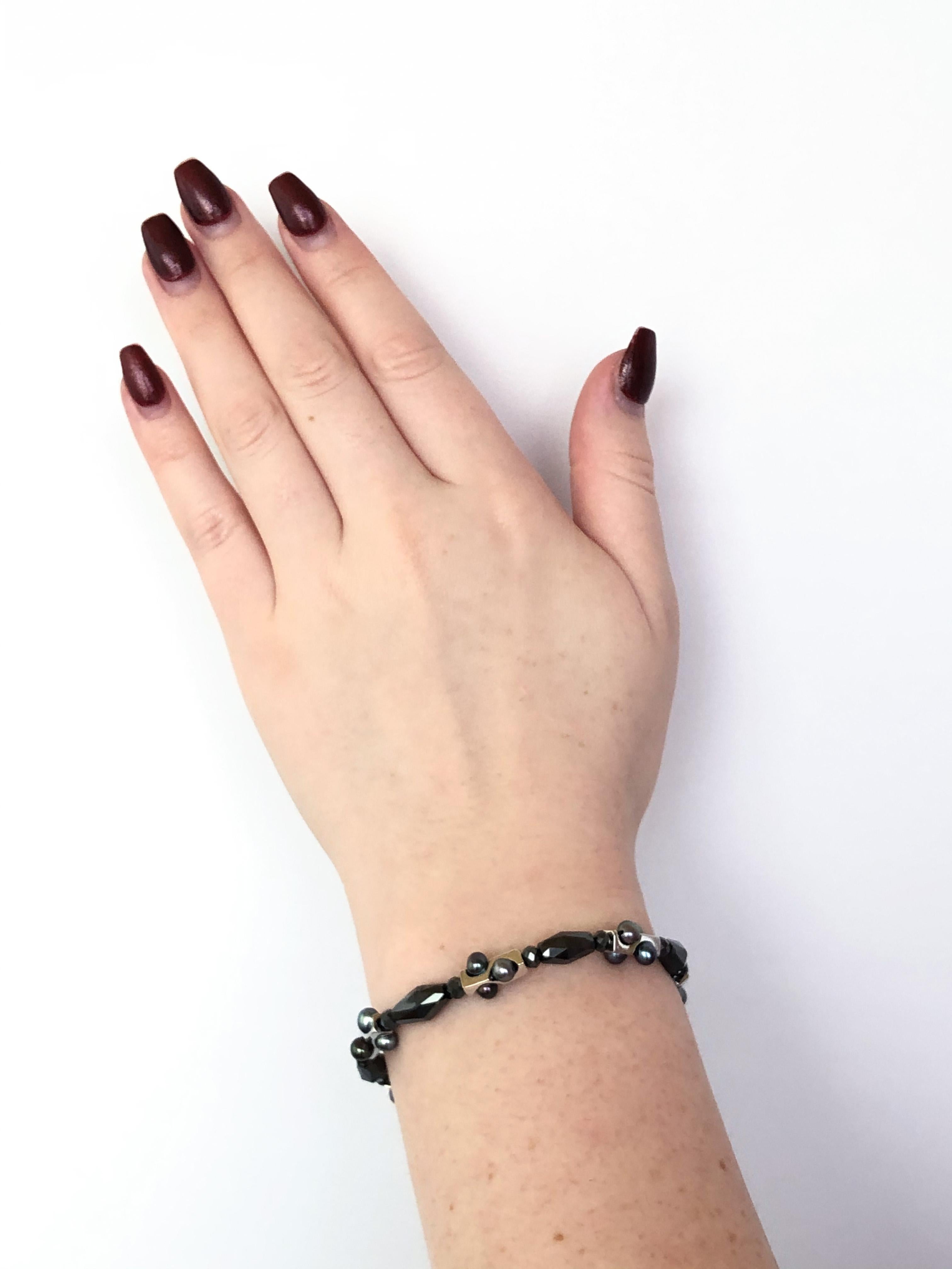 Marina J. Bracelet unisexe Infinity avec perles noires, spinelle noire et or blanc 14 carats Unisexe en vente