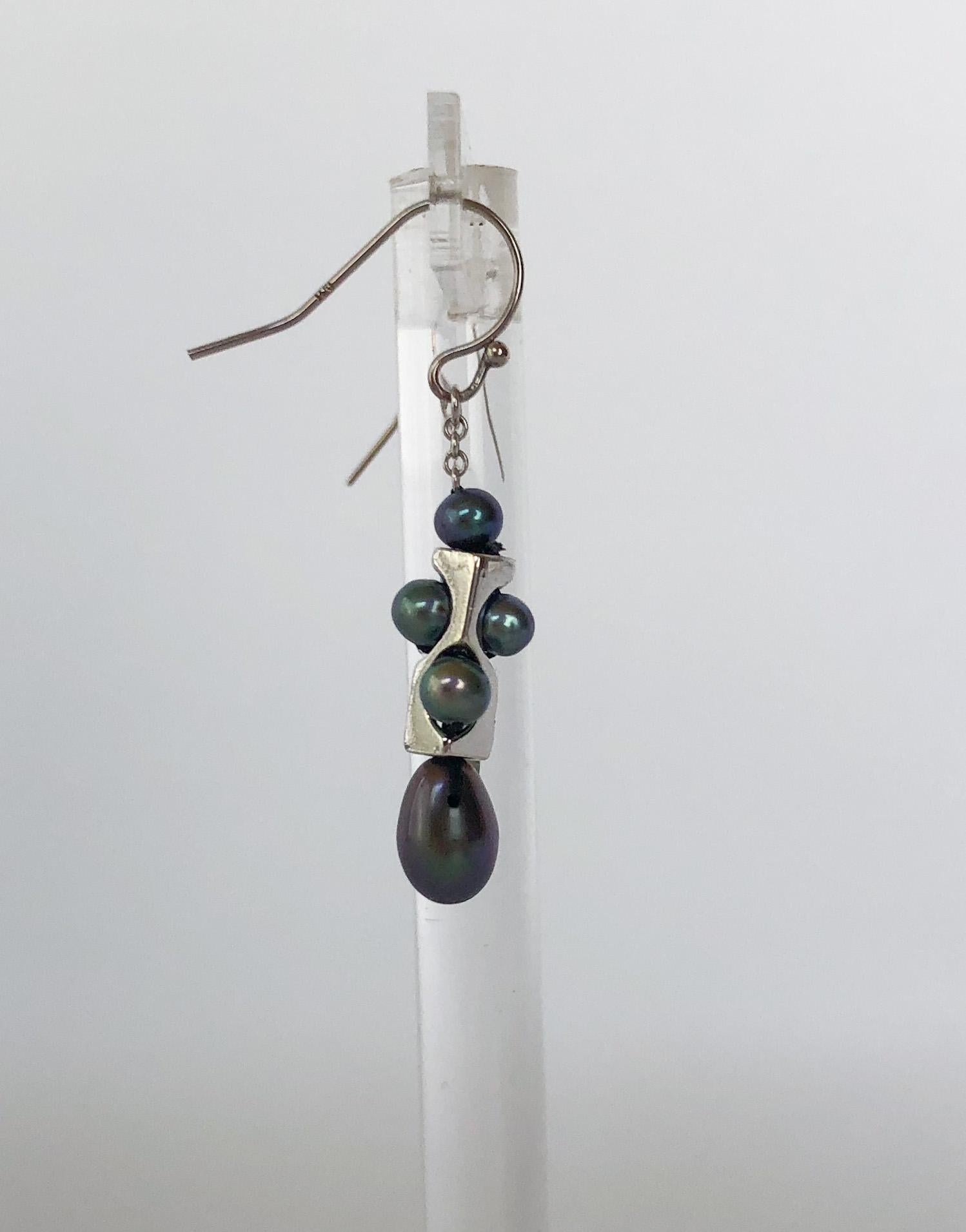 Marina J. Unisex Infinity Earrings with Black Pearls and 14 Karat White Gold In New Condition For Sale In Los Angeles, CA