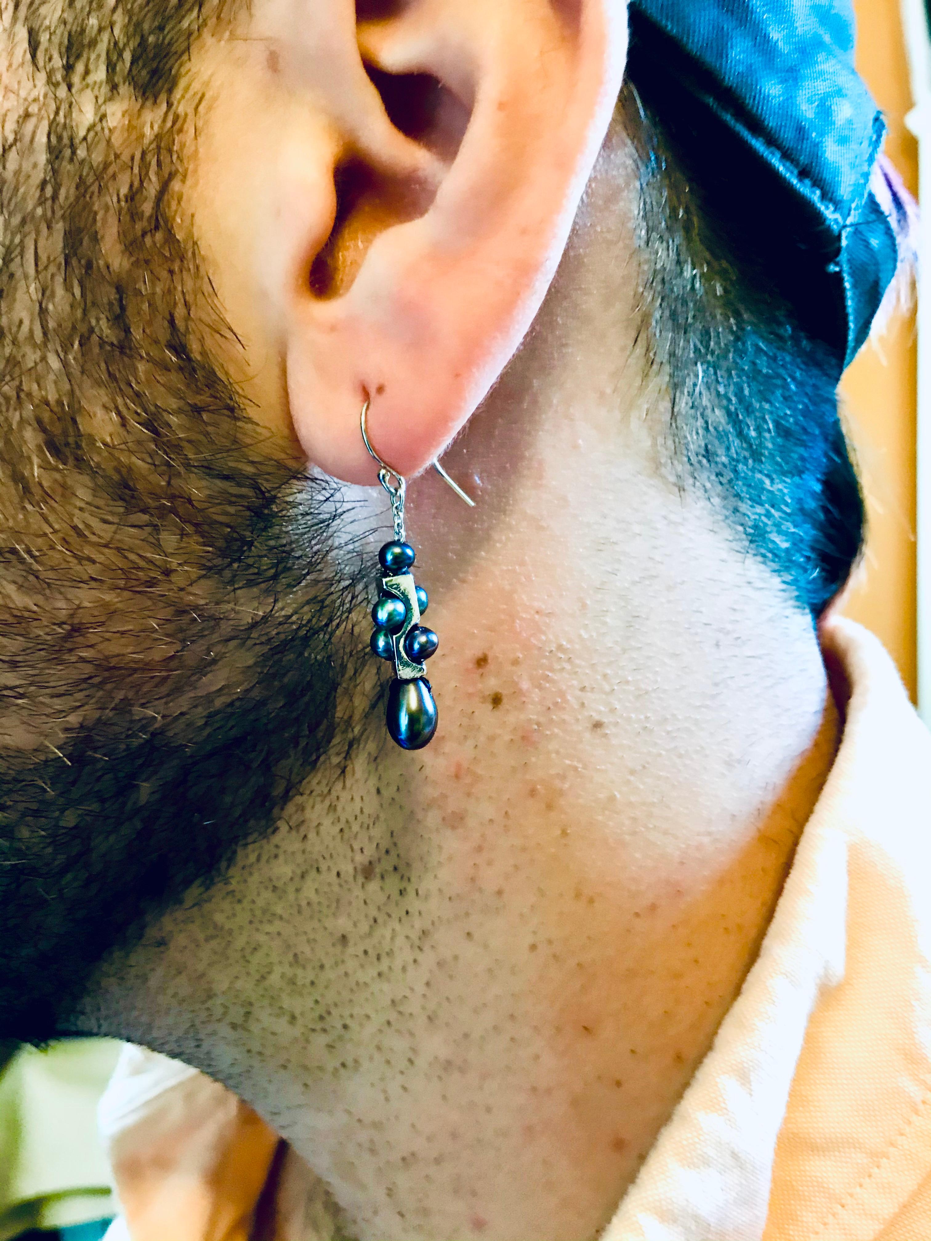 Marina J. Unisex Unendlichkeits-Ohrringe mit schwarzen Perlen und 14 Karat Weißgold im Zustand „Neu“ im Angebot in Los Angeles, CA