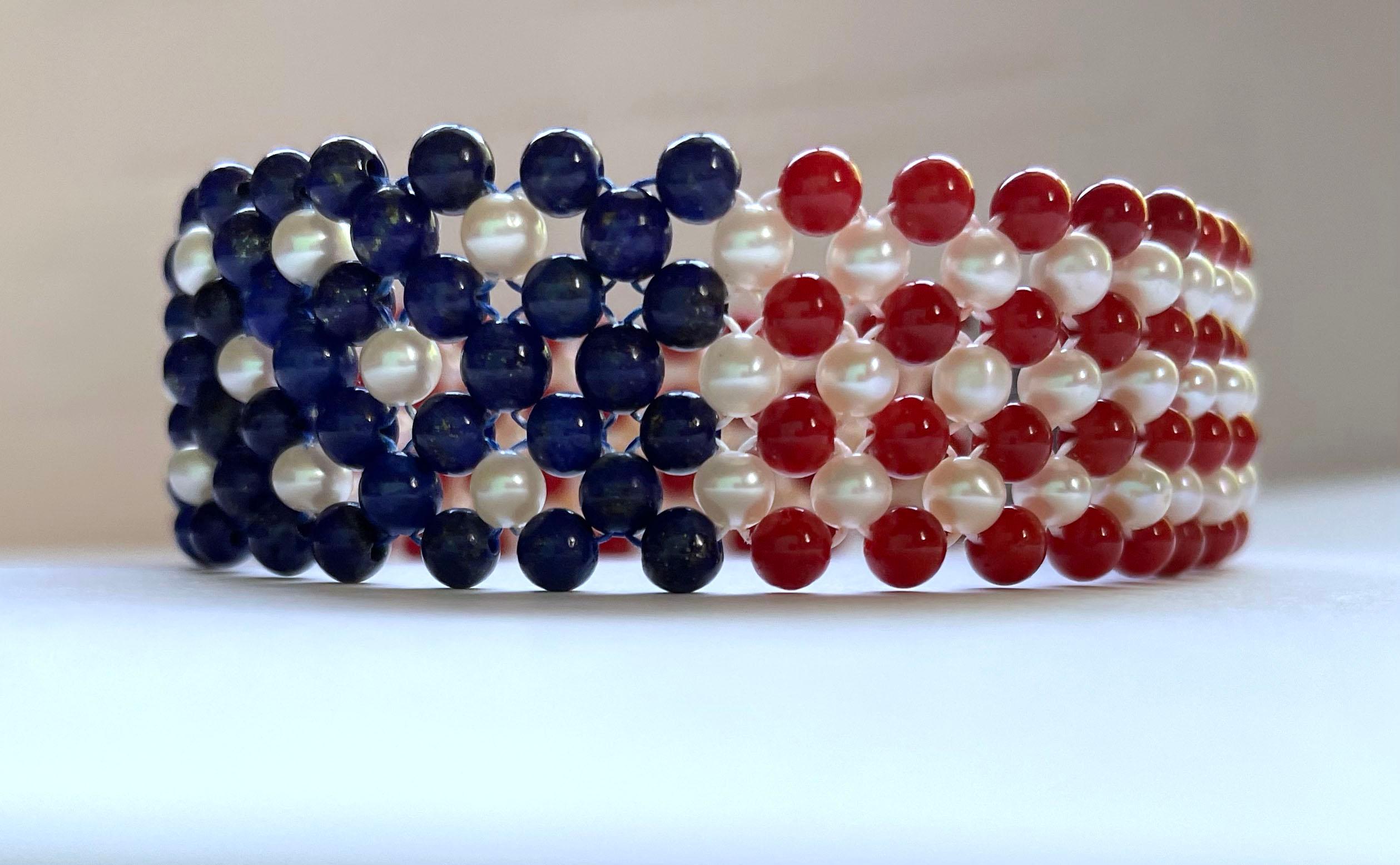 Marina J. Bracelet unisexe unisexe en or 14 carats avec perles, lapis et corail tissé du drapeau américain en vente 3