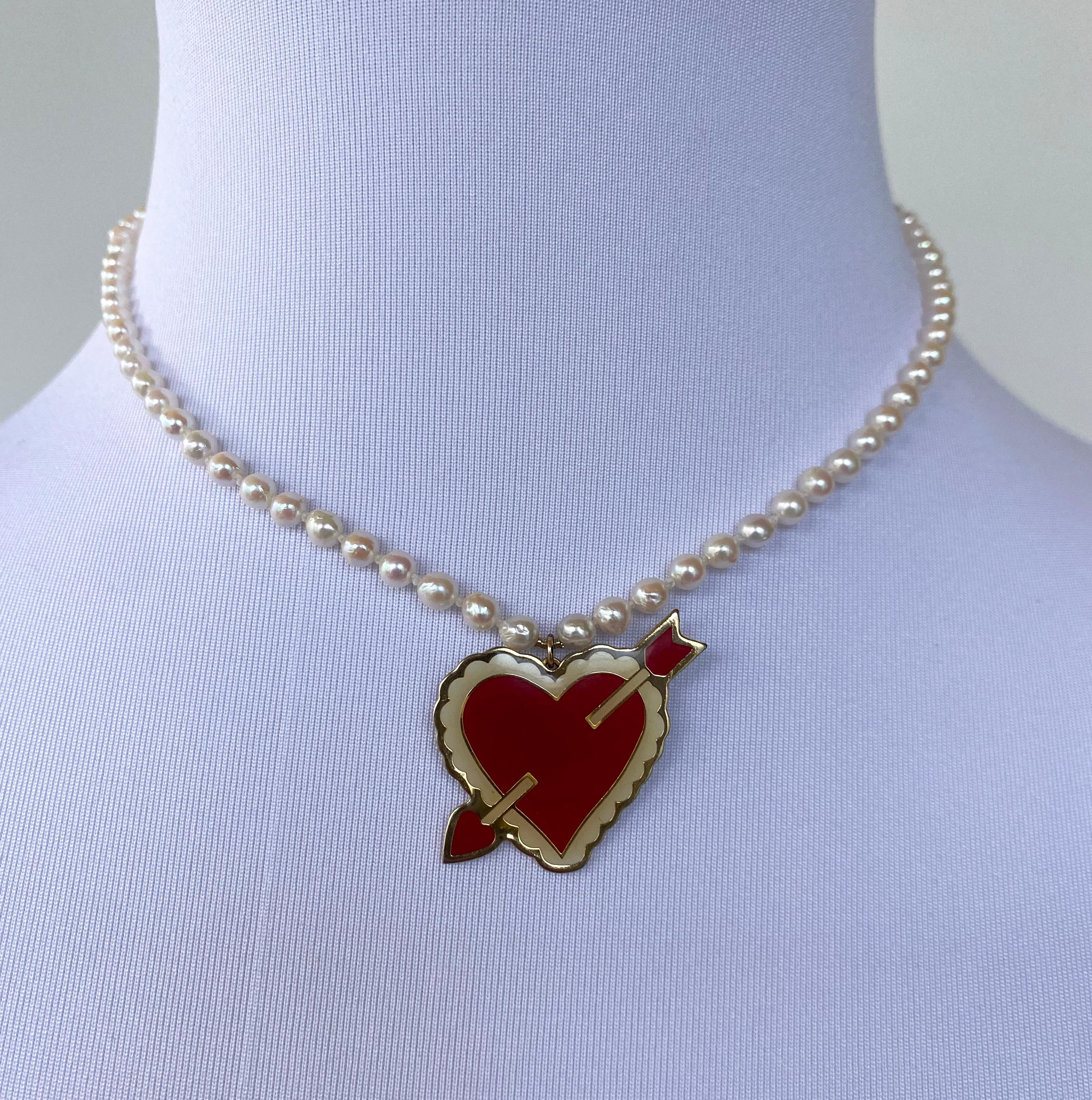 Marina J. Valentine's Perlenkette mit strukturiertem Vintage-Anhänger Damen im Angebot