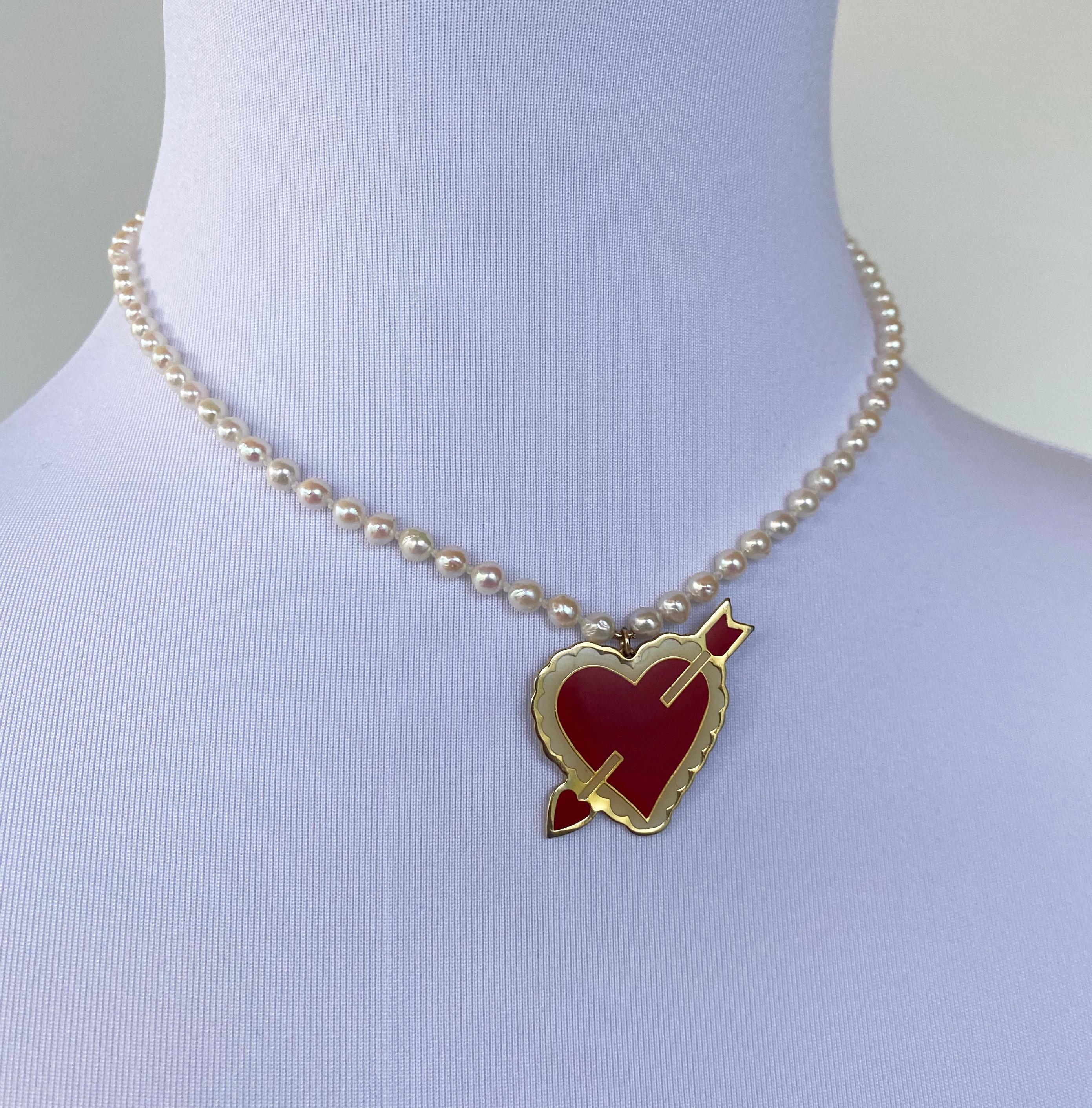 Marina J. Valentine's Perlenkette mit strukturiertem Vintage-Anhänger im Angebot 2