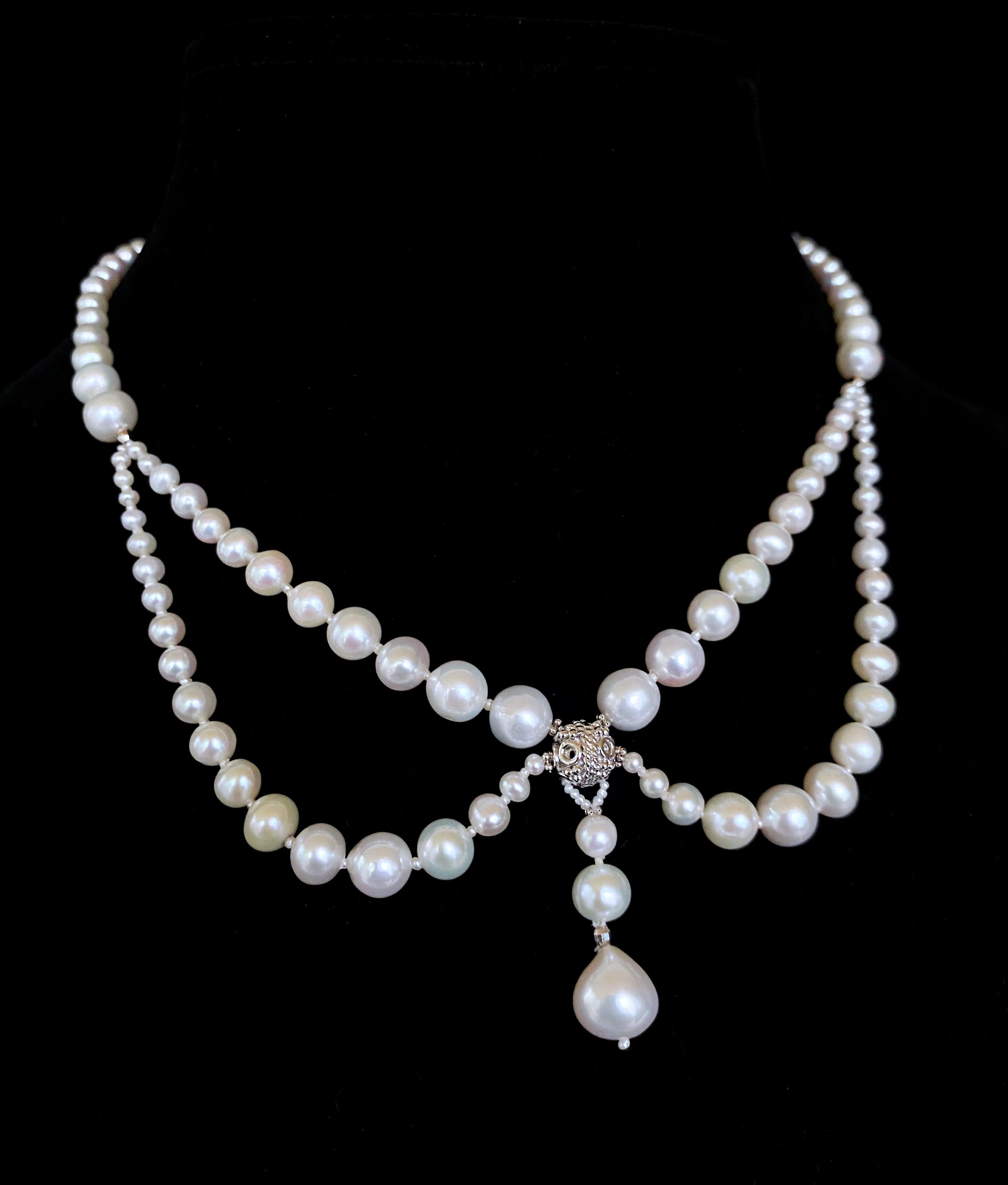 Marina J., viktorianisch inspirierte, drapierte Perlen- und Rhodium-Halskette für Damen oder Herren im Angebot