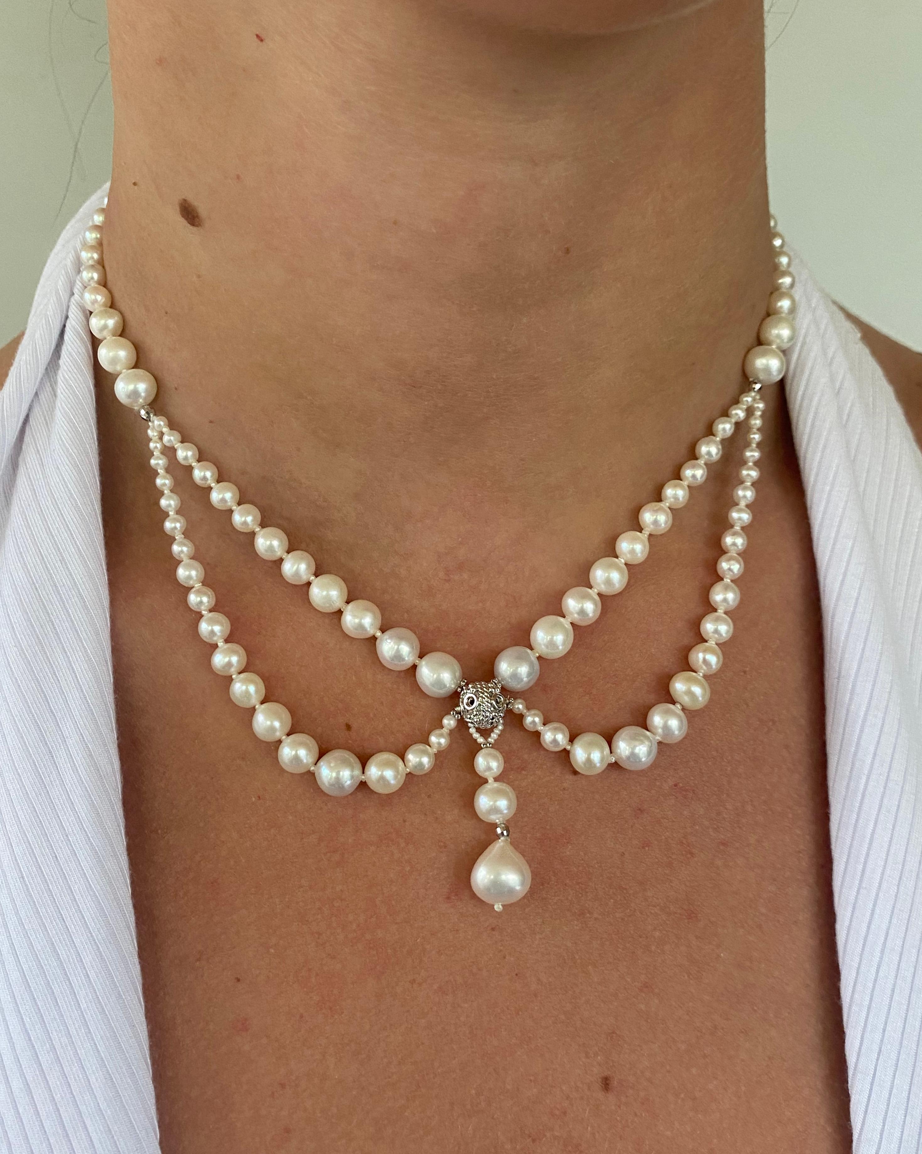 Marina J., viktorianisch inspirierte, drapierte Perlen- und Rhodium-Halskette im Angebot 3