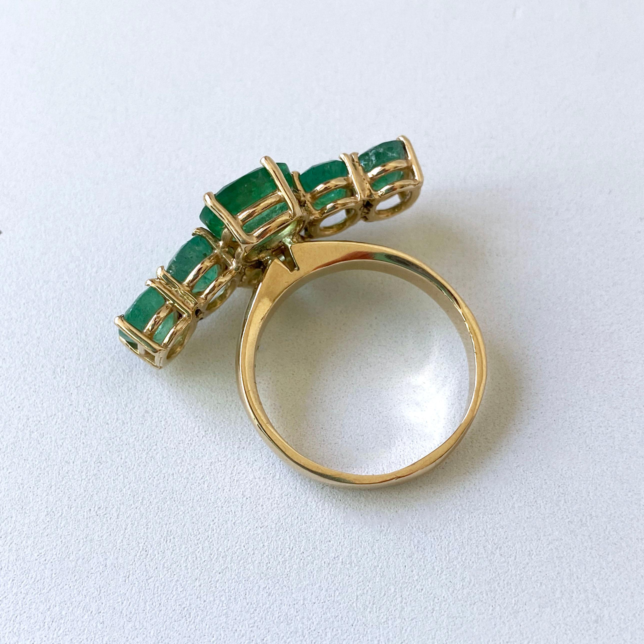 Women's Marina J. Vintage Emerald & Solid 14k Yellow Gold Ring For Sale