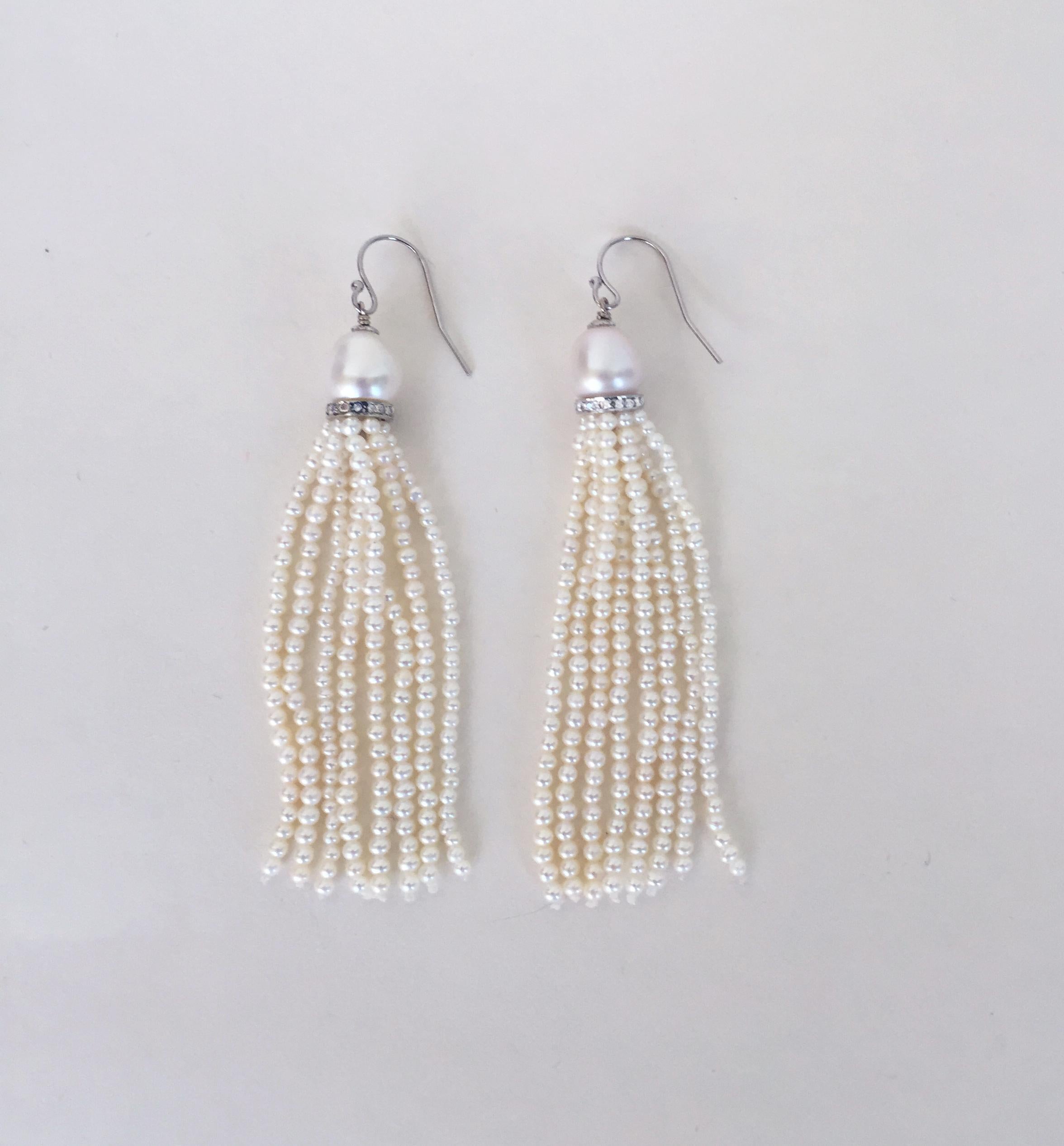 Marina J. Orecchini con nappe di perle coltivate bianche e oro bianco 14 carati  In condizioni Nuovo in vendita a Los Angeles, CA