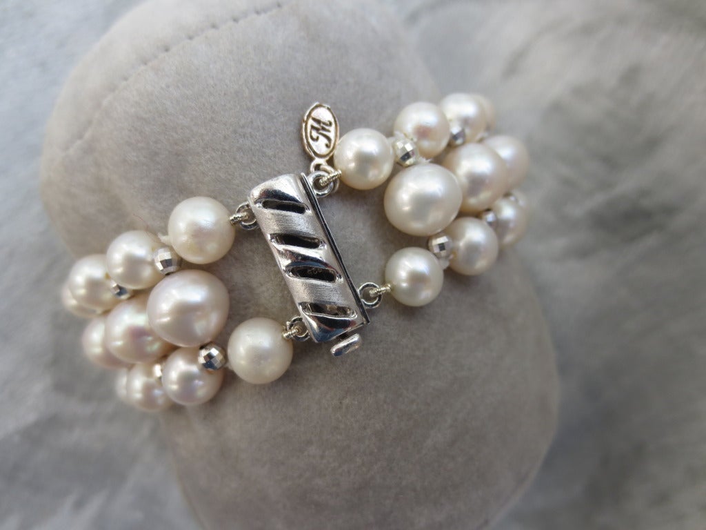Contemporary Marina J. Woven Pearl Bracelet with Faceted Silver Beads & Sliding Silver Clasp For Sale