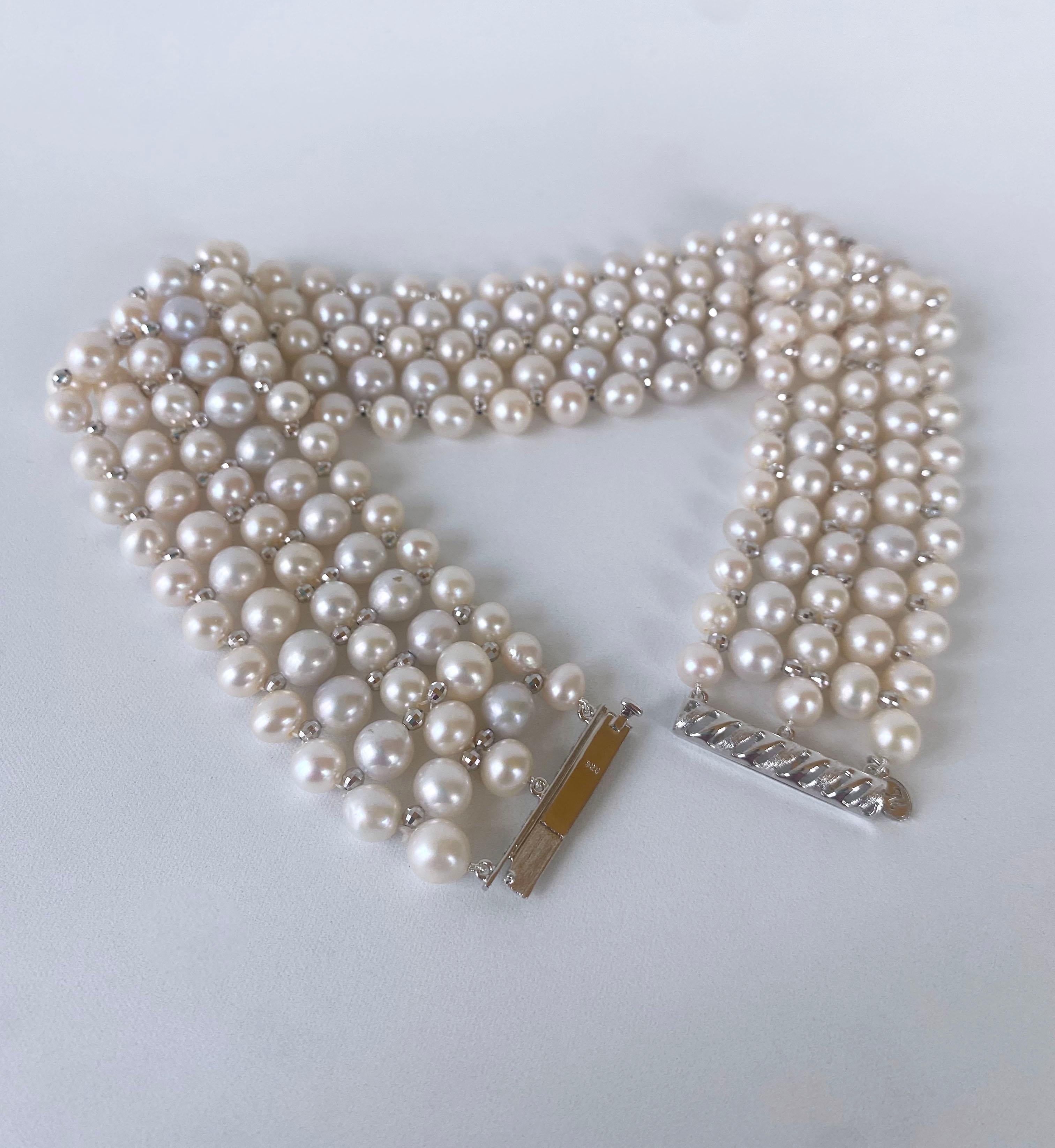Marina J. Gewebtes Perlenhalsband mit vergoldeten facettierten Perlen und dekorativem Verschluss Damen im Angebot