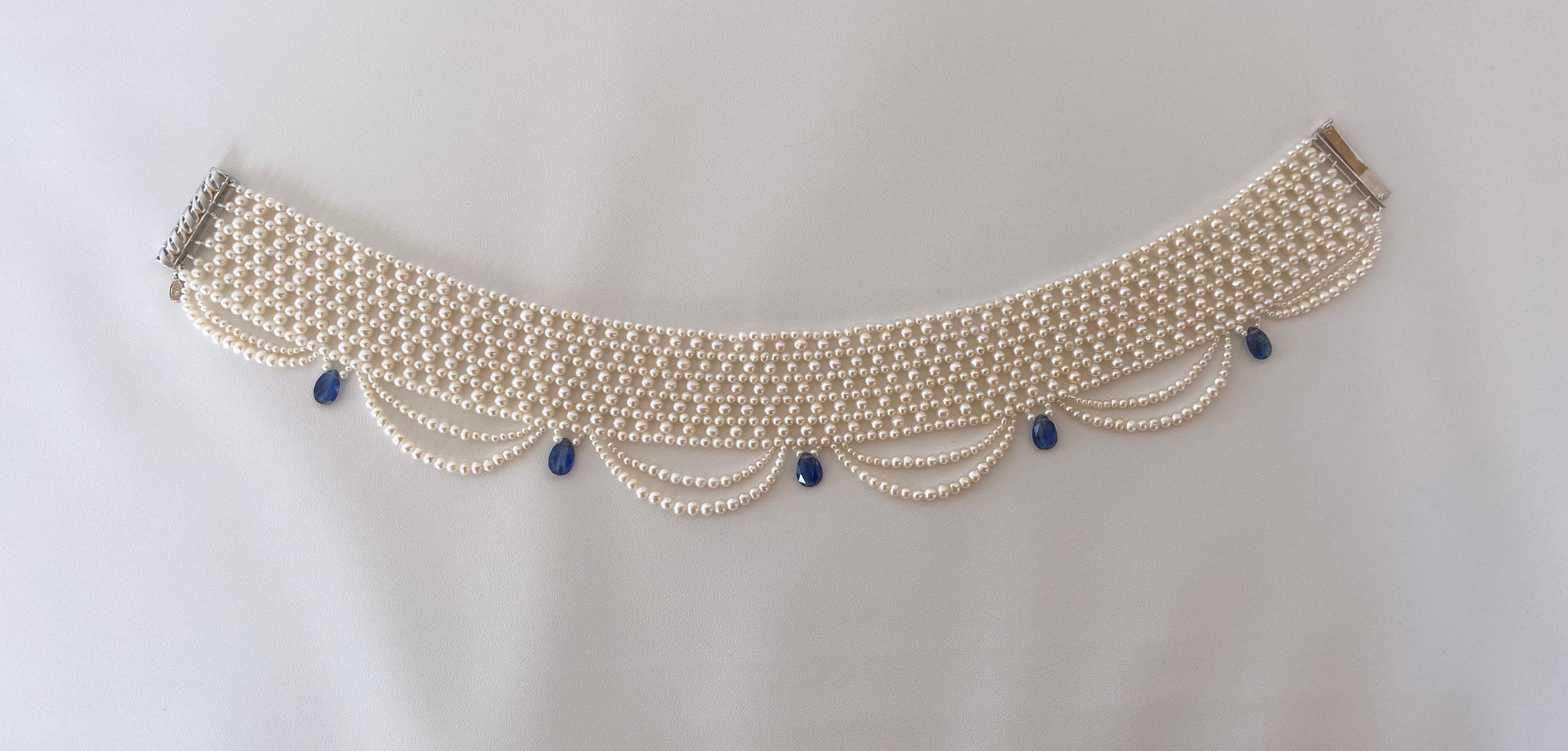 Handgewebte Halskette von Marina J. Diese romantische und zarte Halskette ist perfekt für eine Braut oder einen anderen besonderen Anlass. Wunderschönes, viktorianisch inspiriertes Schmuckstück mit weißen, glänzenden Zuchtperlen, die kunstvoll zu