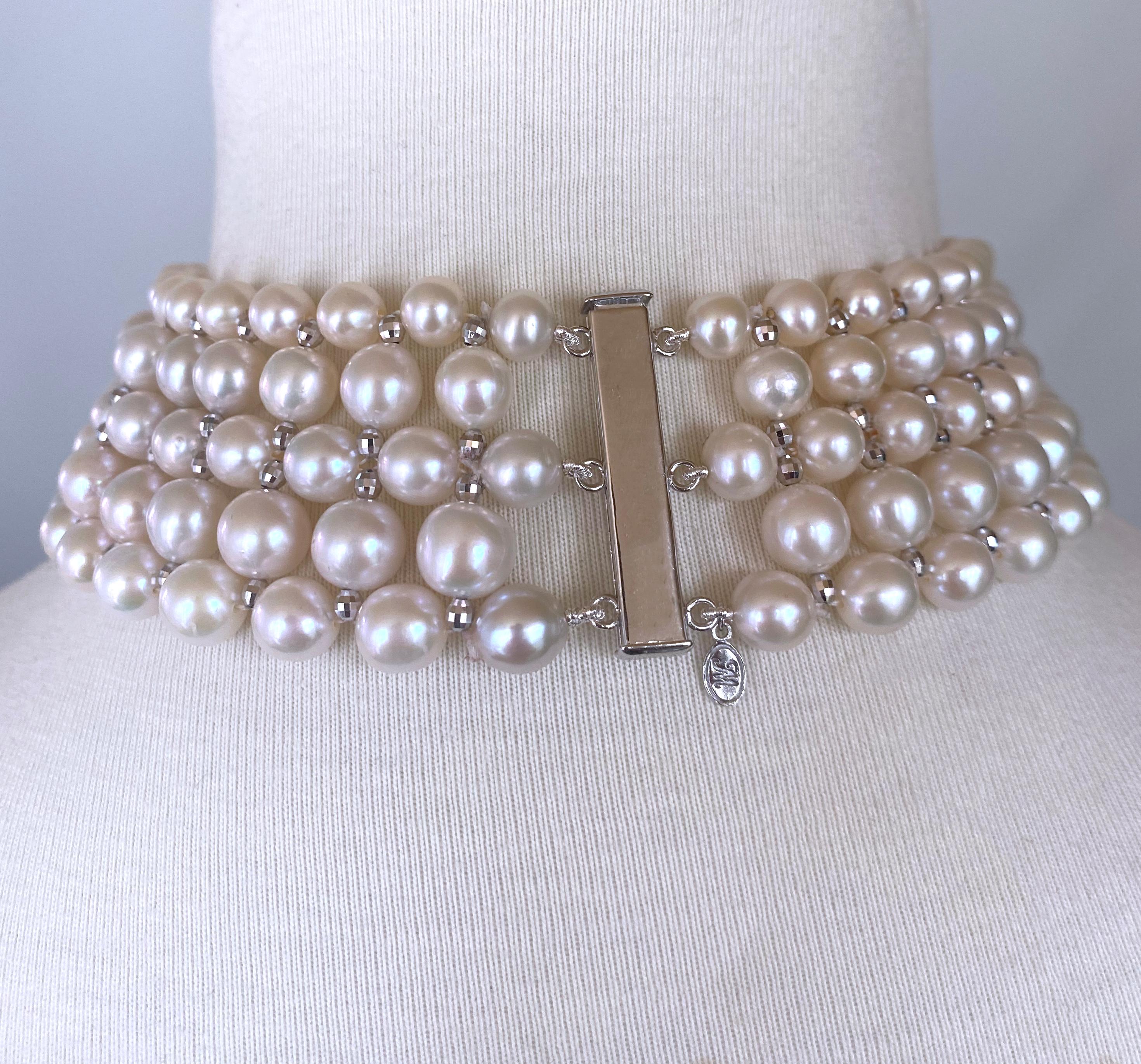 Marina J., tour de cou en perles tissées avec accents disco en métal rhodié argenté Neuf - En vente à Los Angeles, CA