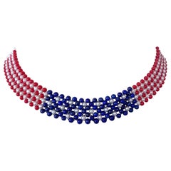 Marina J. Halskette mit amerikanischer Flagge aus gewebter Perle, Koralle und Lapislazuli mit 14 Karat Gold