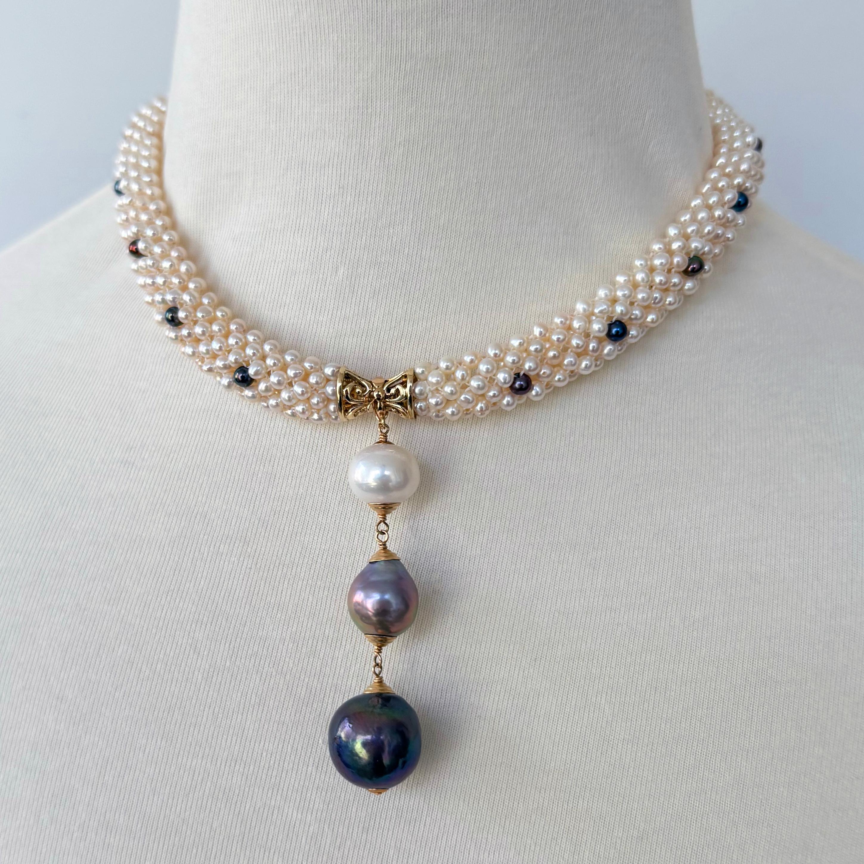 Marina J. Collana in corda di perle intrecciate con accenti di perle nere e oro giallo 14k in vendita 15