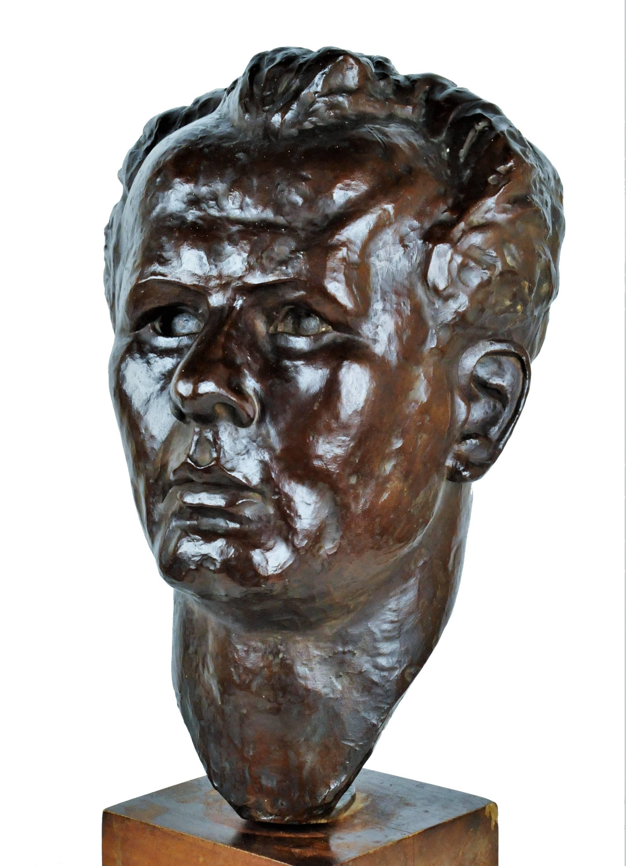 Marina Núñez del Prado (1910-1995) è stata una celebre scultrice boliviana e una delle più stimate scultrici dell'America Latina. Le sue opere sono estremamente sensuali, con curve sinuose. Ha scolpito con legni nativi della Bolivia, oltre che con