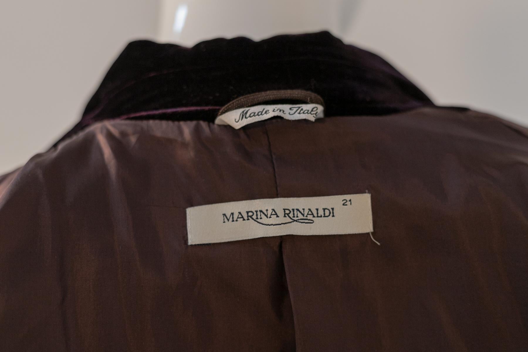 Beautiful elegant jacket designed by Marina Rinaldi in the 1990s, fine Italian manufacture. ORIGINAL LABEL.
The jacket is made of cotton, dark brown in color.
The cut is very soft thanks to the lightweight fabric. The sleeves are quite wide to give