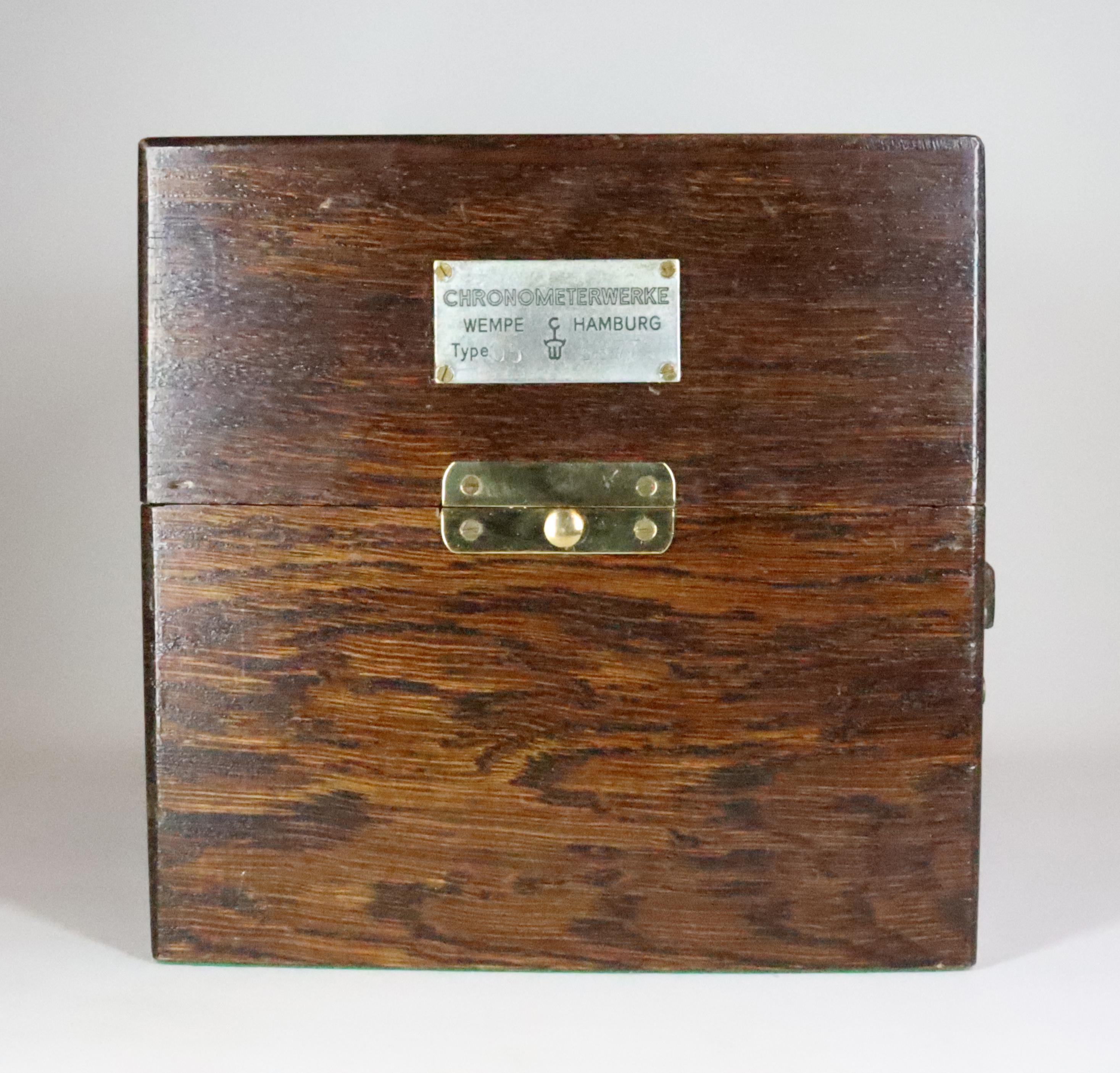 how does a marine chronometer work