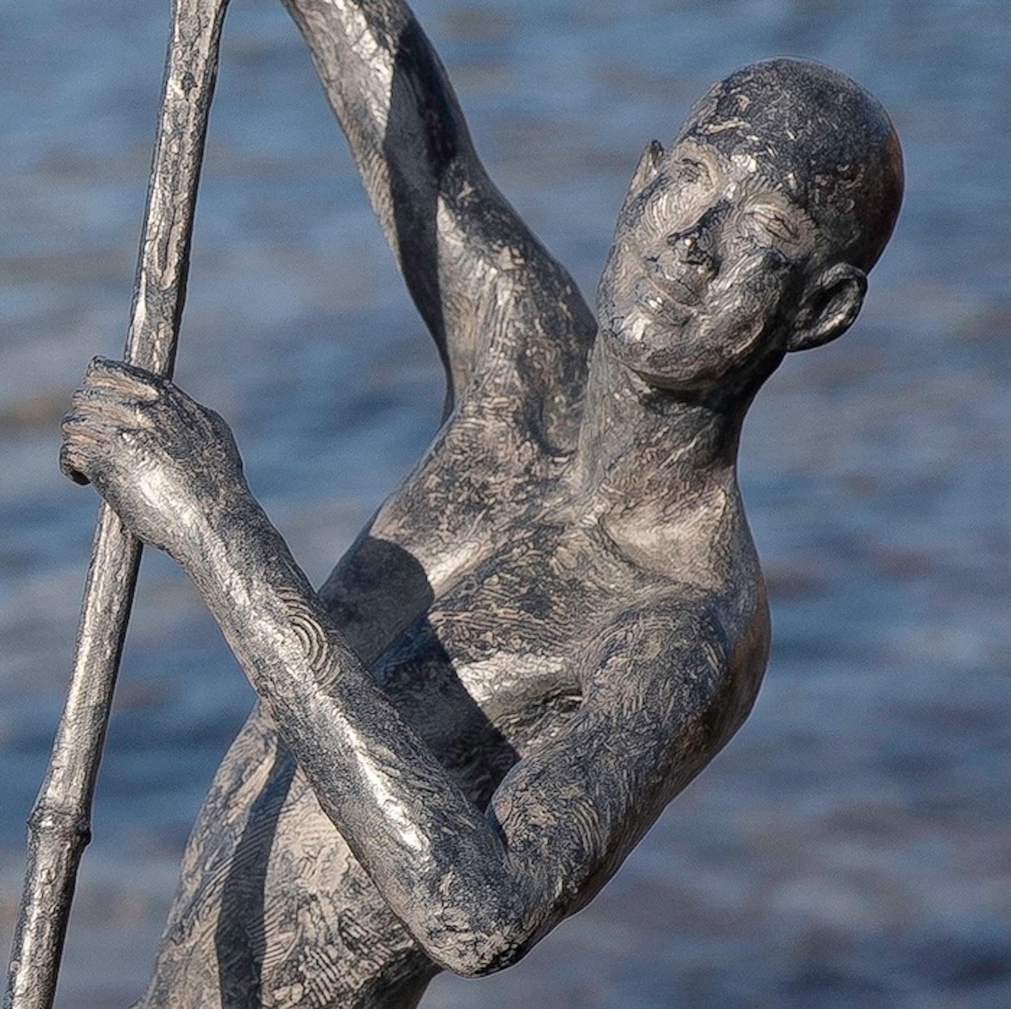 At Dawn by Marine de Soos - Bronze sculpture, figurative, man im Angebot 1
