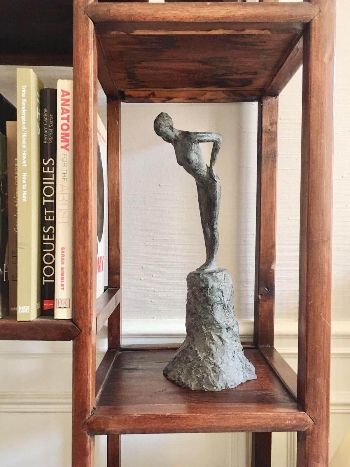 Attitude III by Marine de Soos - Female nude bronze sculpture, contemporary For Sale 2