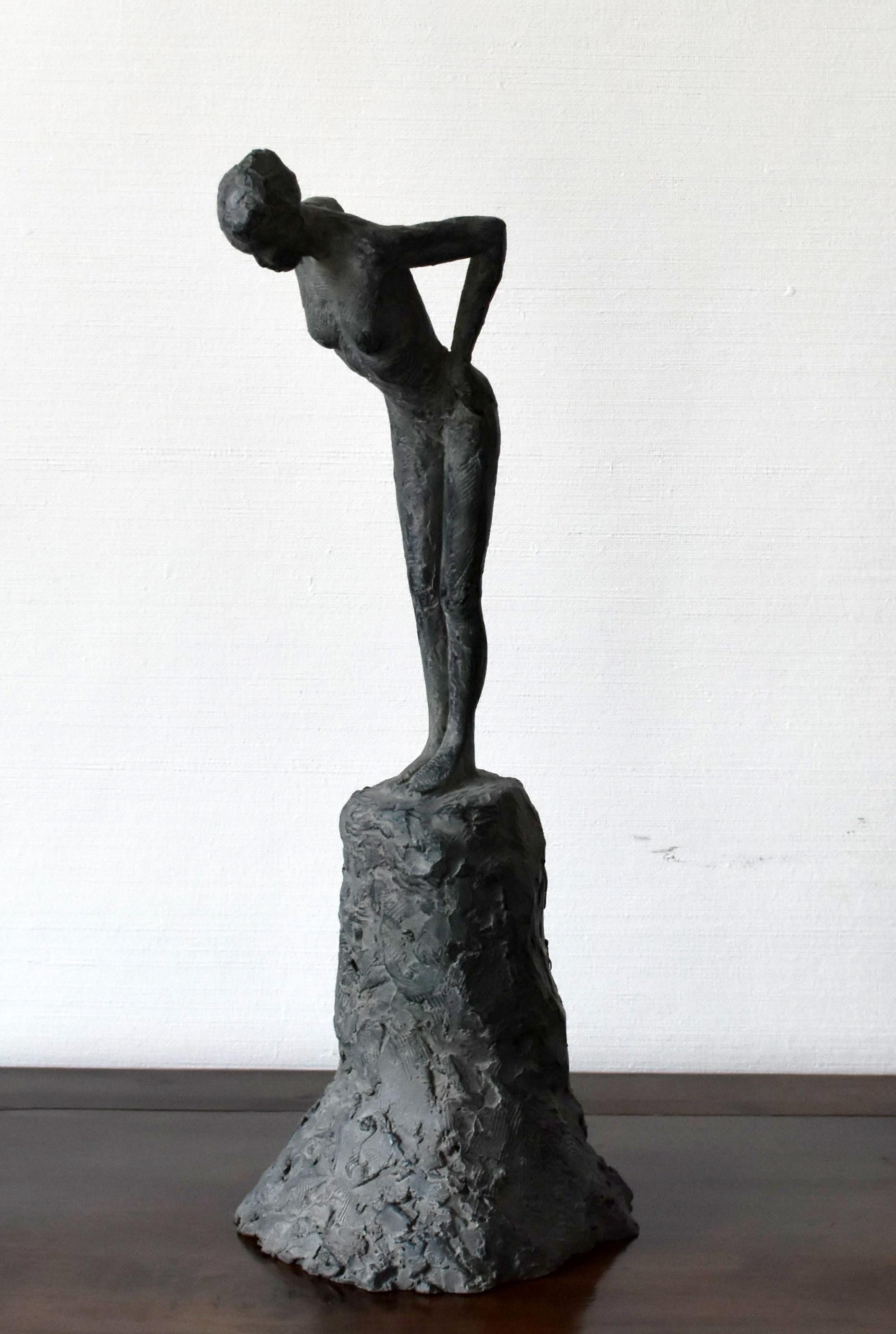 Attitude III by Marine de Soos - Female nude bronze sculpture, contemporary For Sale 4