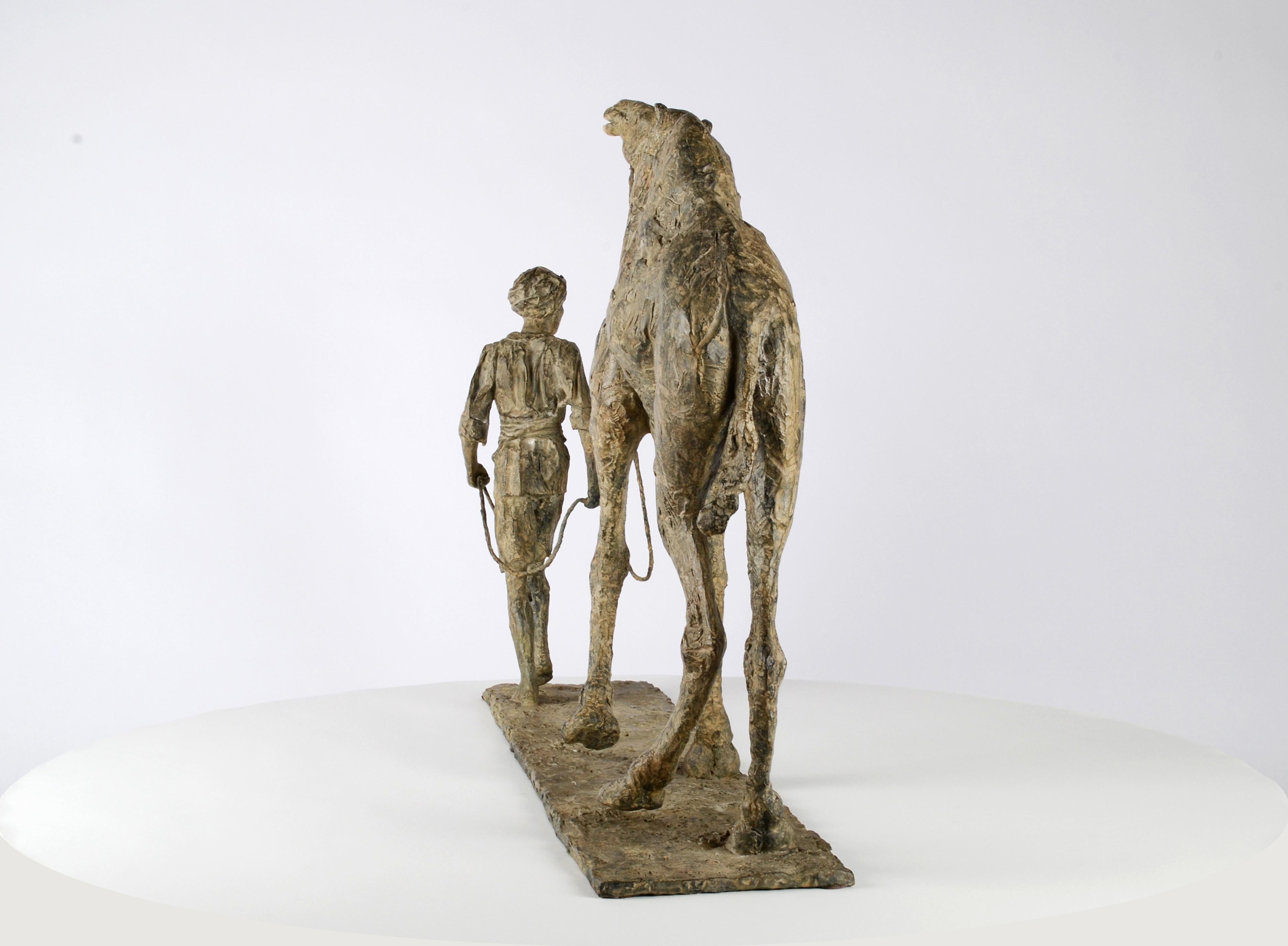 Au fil des sables de Marine de Soos - Escultura animal en bronce, camello en venta 9