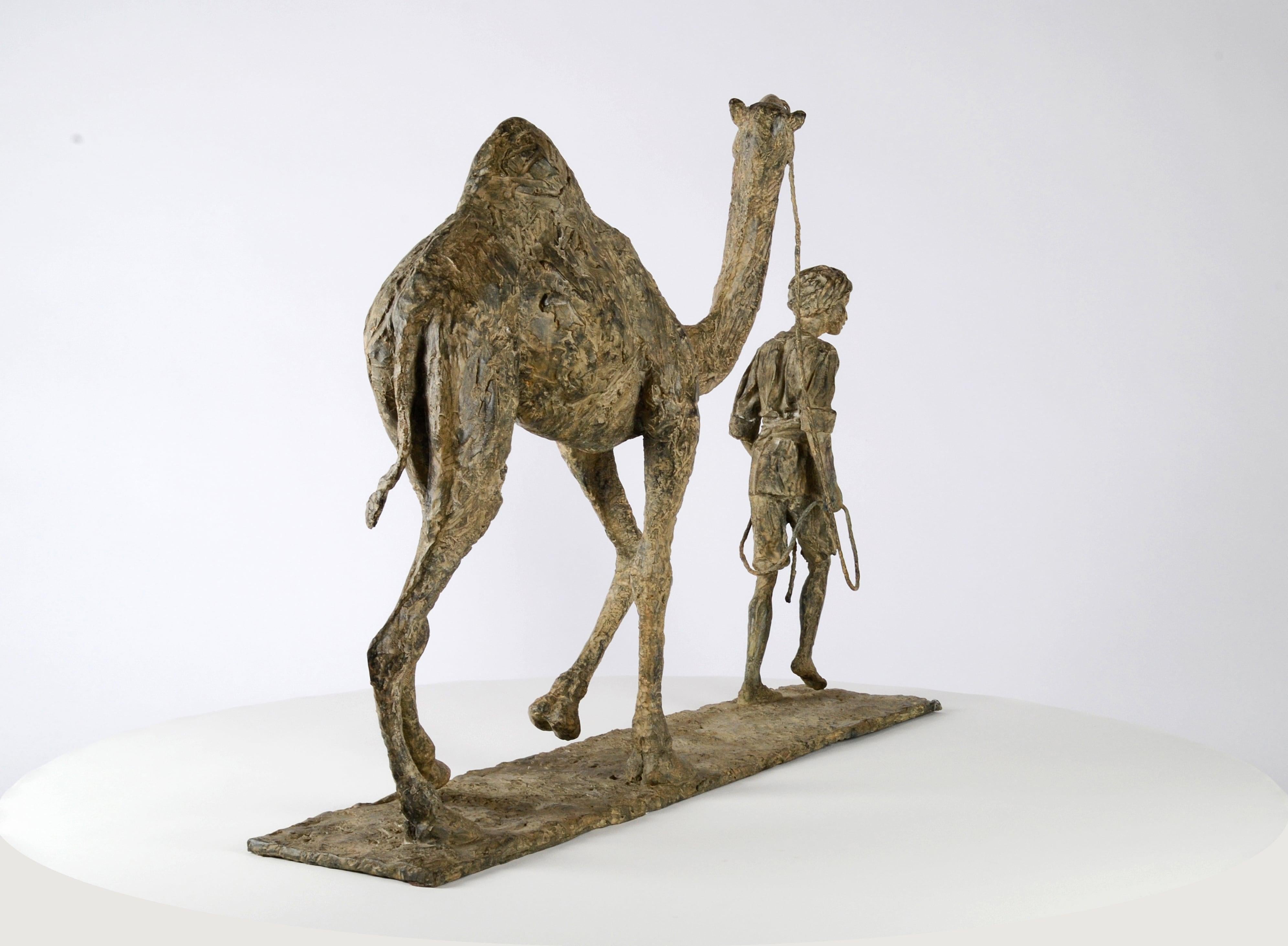 Au fil des sables de Marine de Soos - Escultura animal en bronce, camello en venta 3