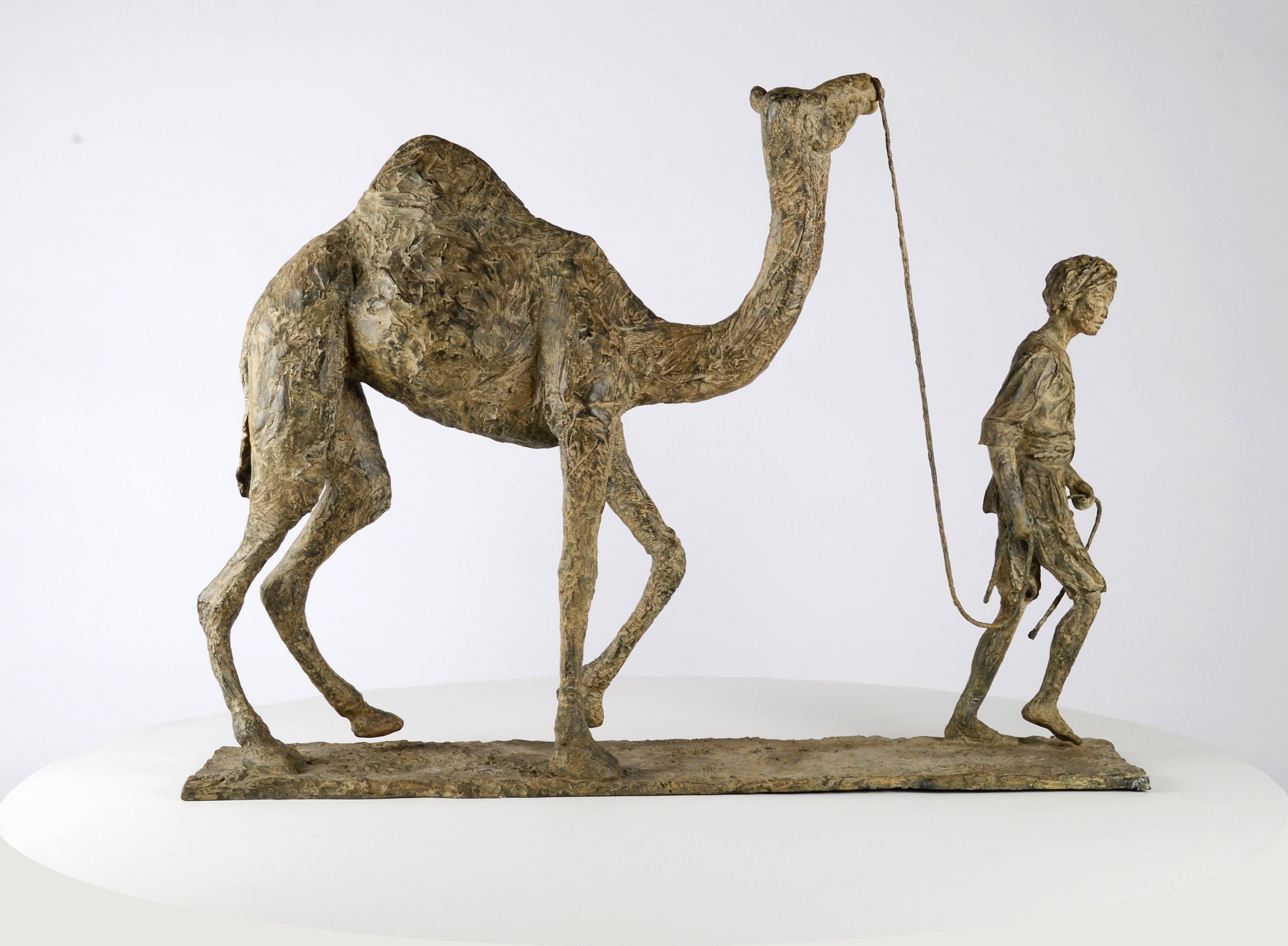 Au fil des sables di Marine de Soos - Scultura animale in bronzo, cammello in vendita 4