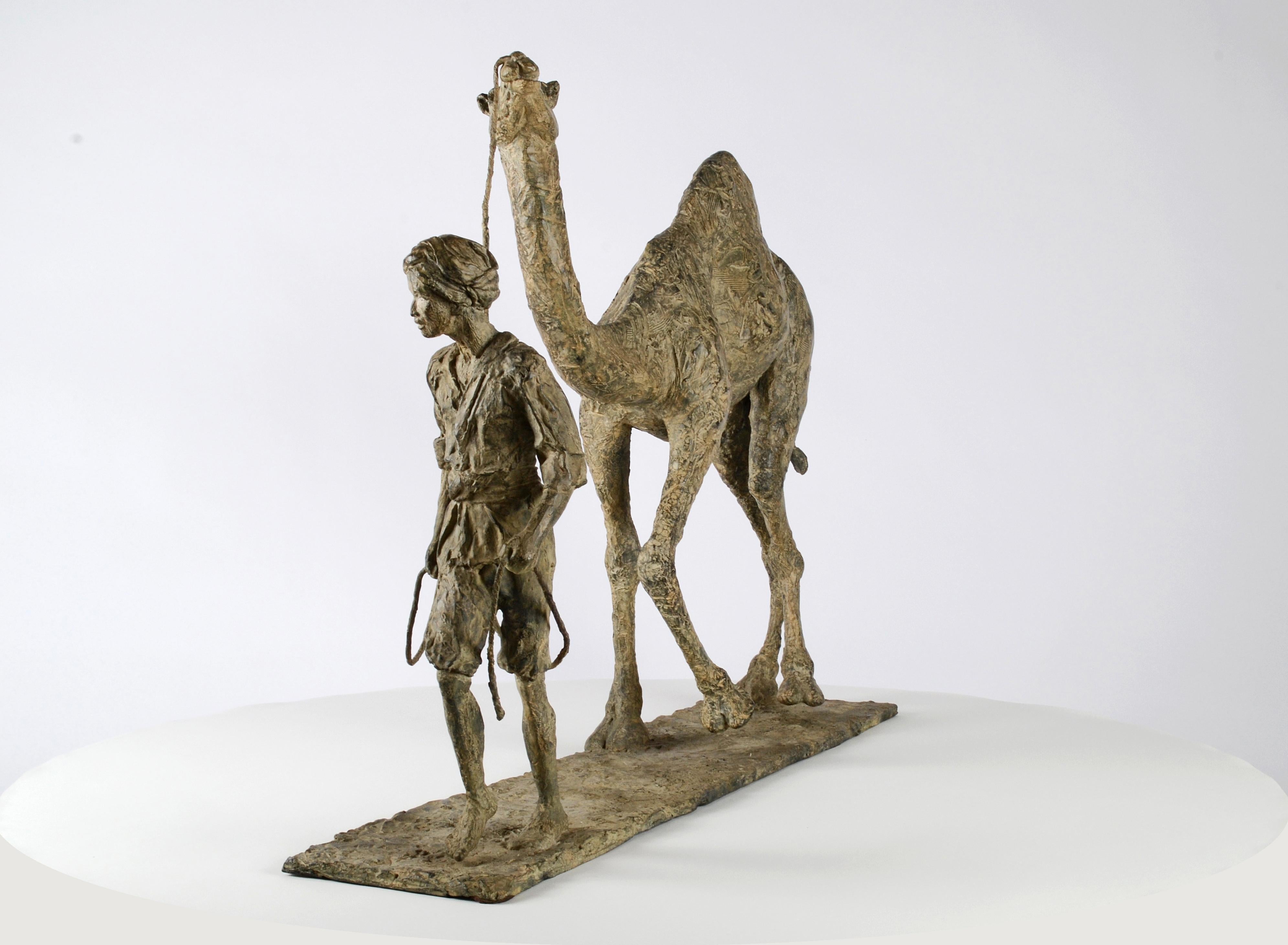 Au fil des sables de Marine de Soos - Escultura animal en bronce, camello en venta 6