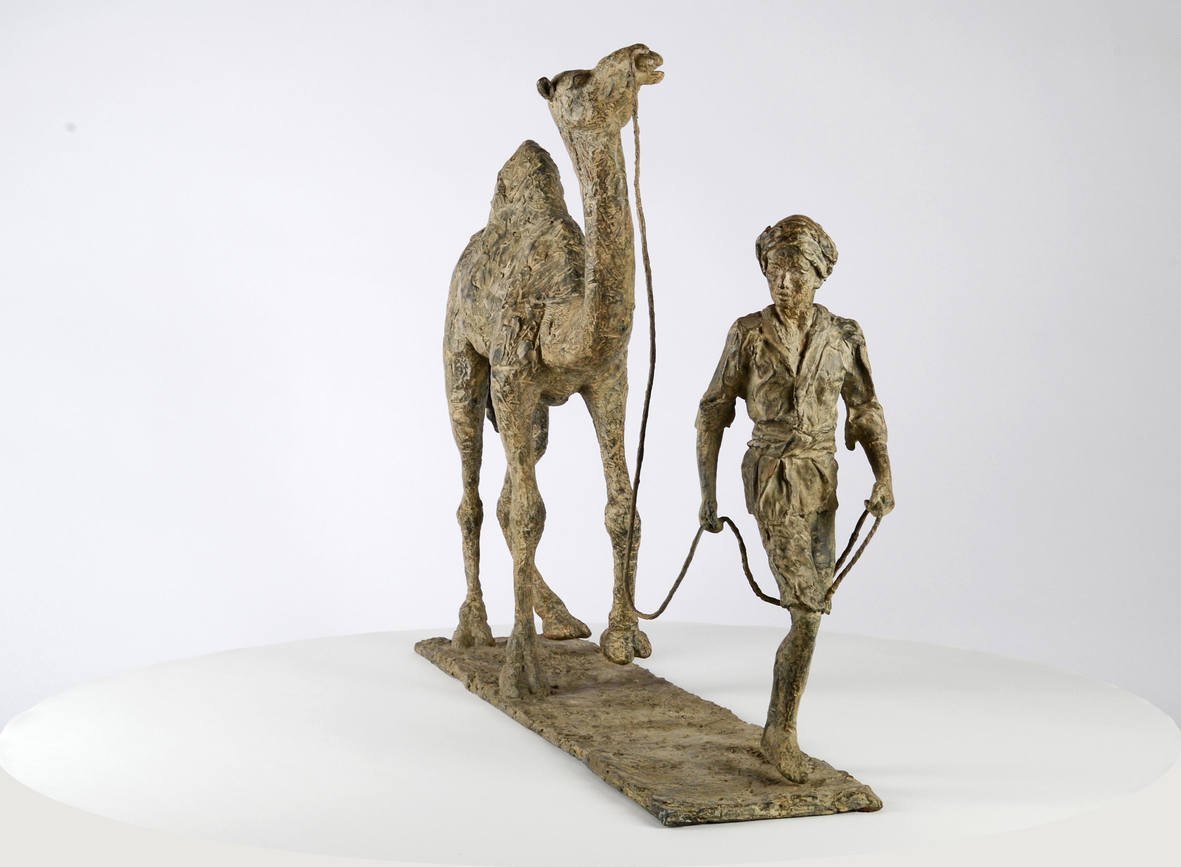 Au fil des sables de Marine de Soos - Escultura animal en bronce, camello en venta 7