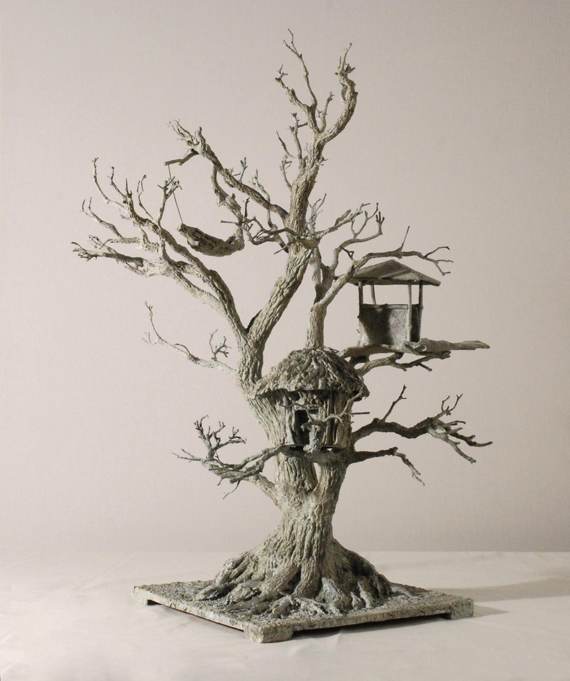 Au gré des vents è una scultura in bronzo dell'artista contemporanea francese Marine de Soos, le cui dimensioni sono 87 × 70 × 63 cm (34,3 × 27,6 × 24,8 pollici). 
La scultura è firmata e numerata, fa parte di un'edizione limitata di 8 edizioni + 4