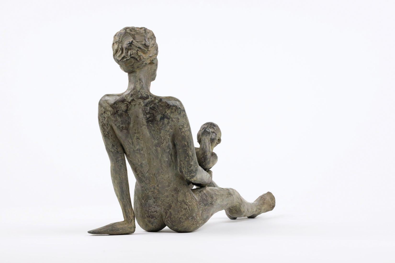 Babbling by Marine de Soos – Bronzeskulptur, Mutter und Kind im Angebot 2