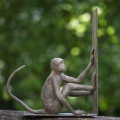 Baboune par Marine de Soos, sculpture animalière en bronze, singe, figurative, sauvage