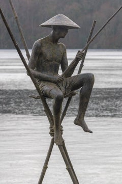 Bajo Fisherman par Marine de Soos - Grande sculpture en bronze d'extérieur, figure humaine