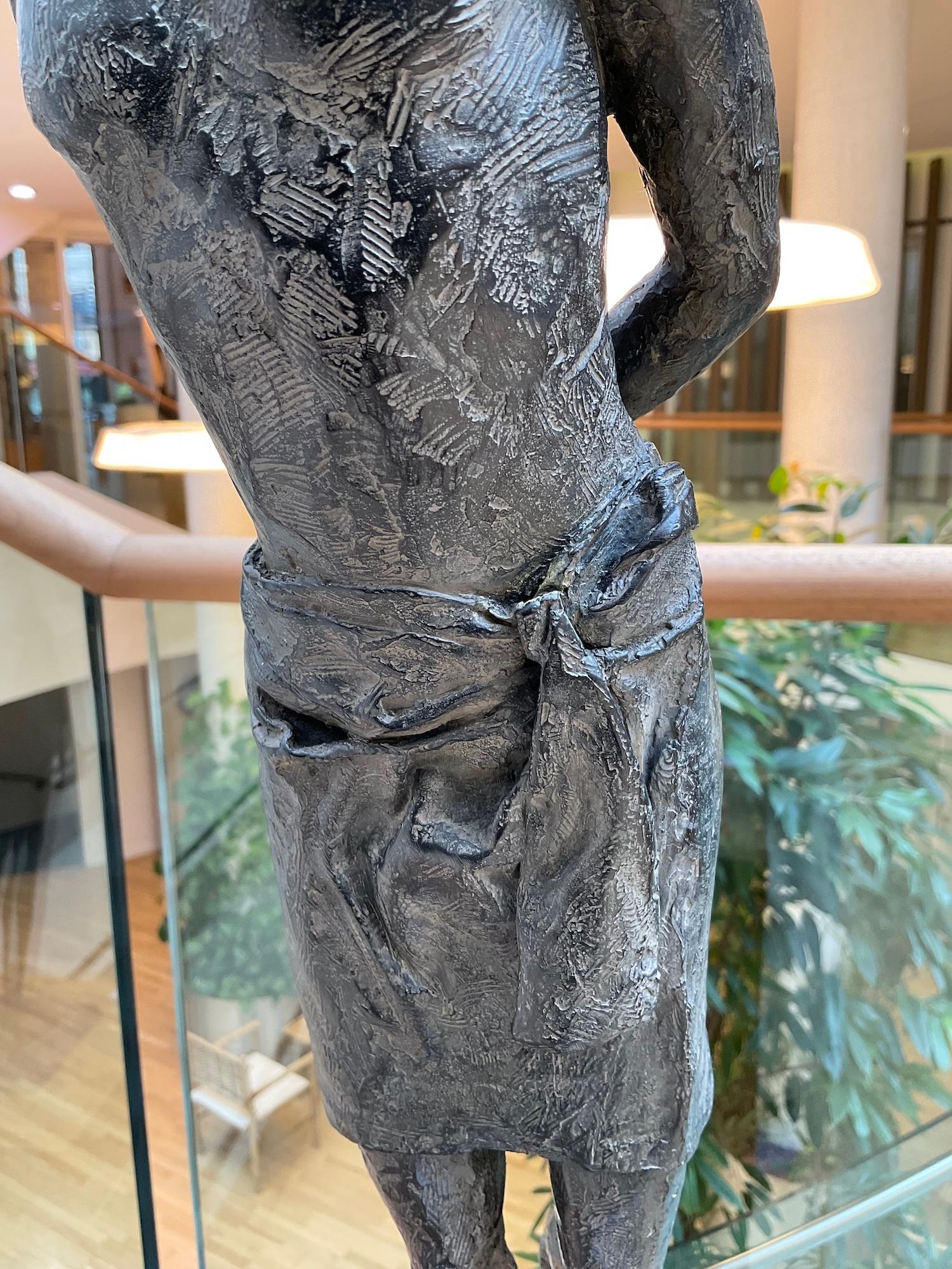 Barfuß auf dem heiligen Land von Marine de Soos -Bronzener Akt, figurative Skulptur im Angebot 8