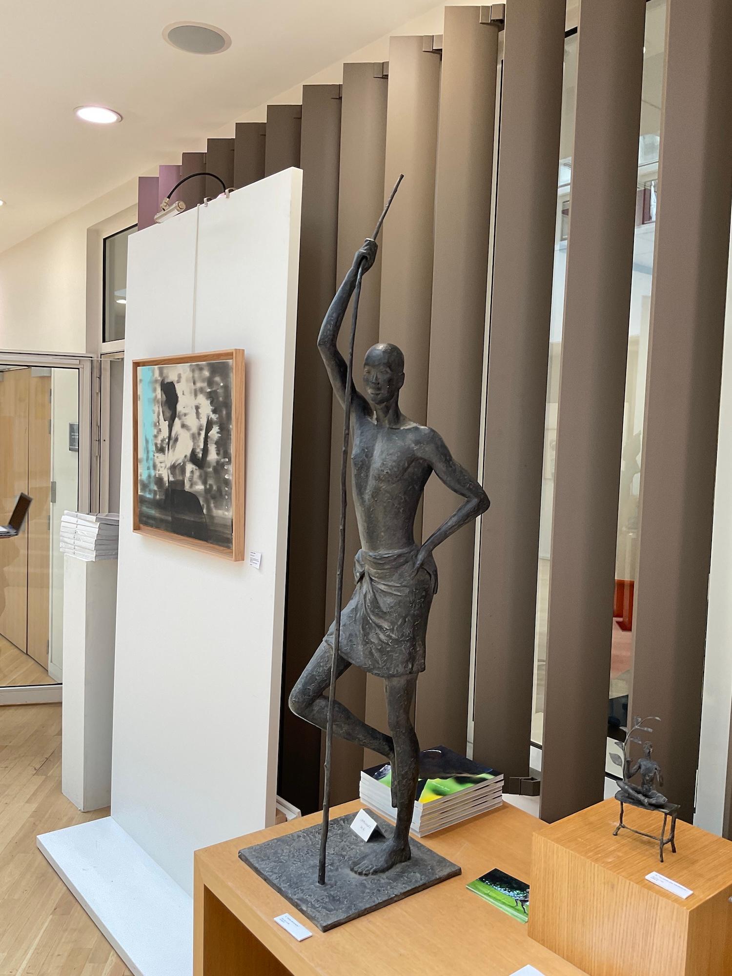 Entre el Cielo y la Tierra de Marine de Soos -Escultura de bronce, figurativa, espiritual en venta 5