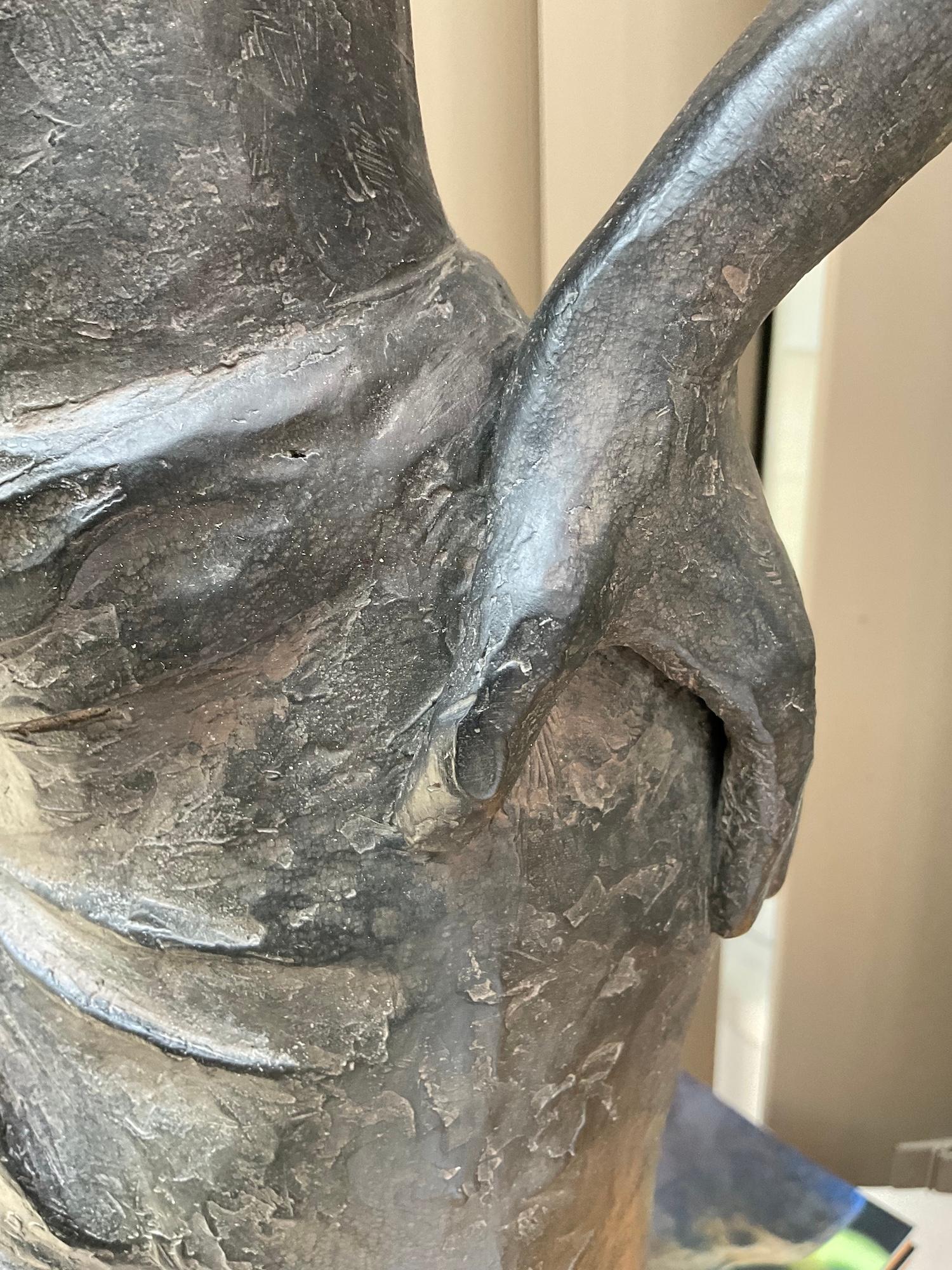 Entre el Cielo y la Tierra de Marine de Soos -Escultura de bronce, figurativa, espiritual en venta 6