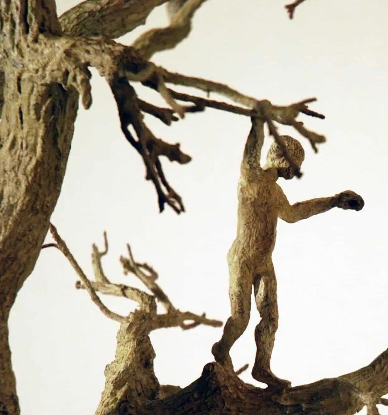 Chat perché von Marine de Soos - Zeitgenössische Bronzeskulptur, menschliche Figuren im Angebot 7