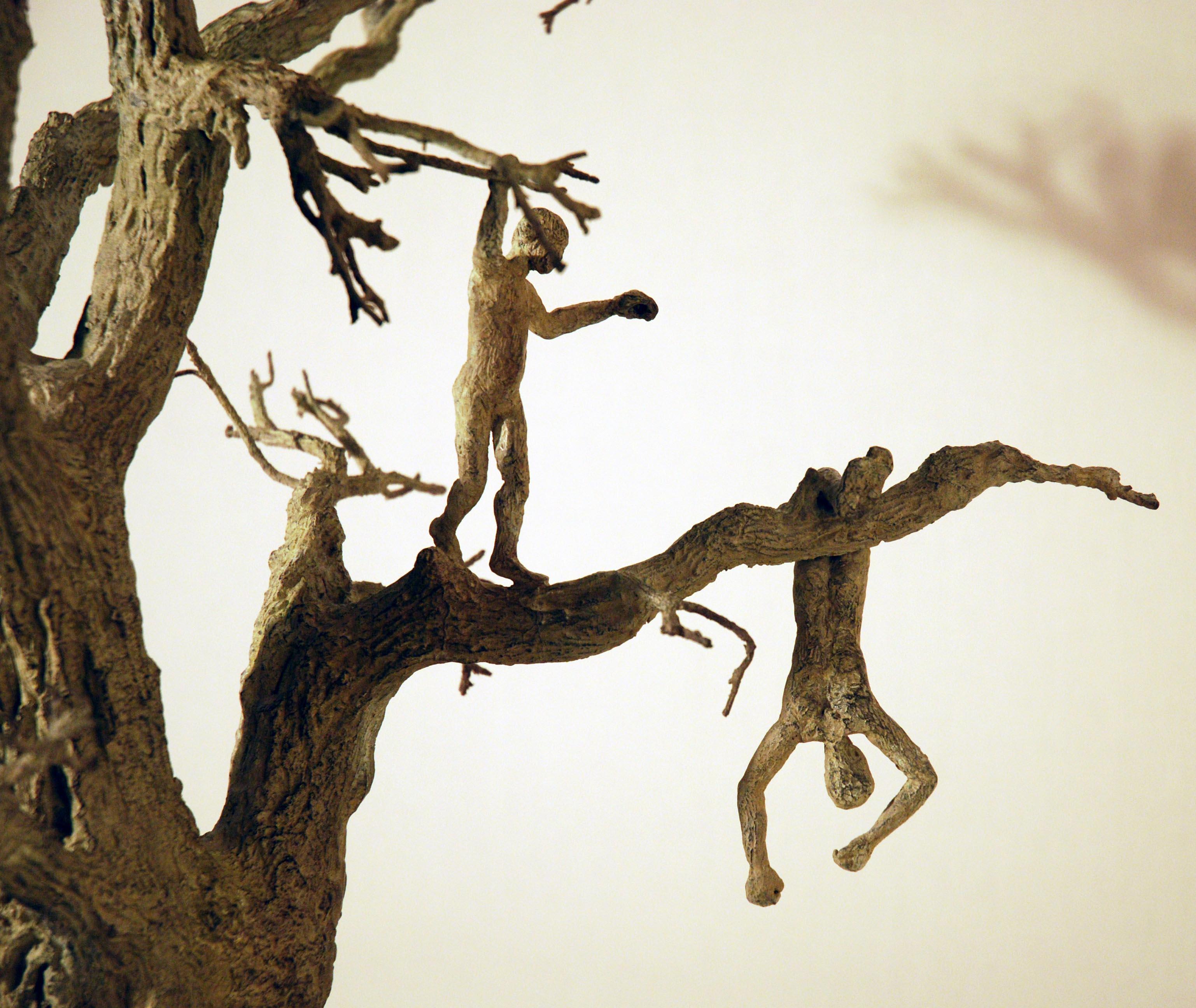 Chat perché by Marine de Soos - Contemporary bronze sculpture, human figures For Sale 1