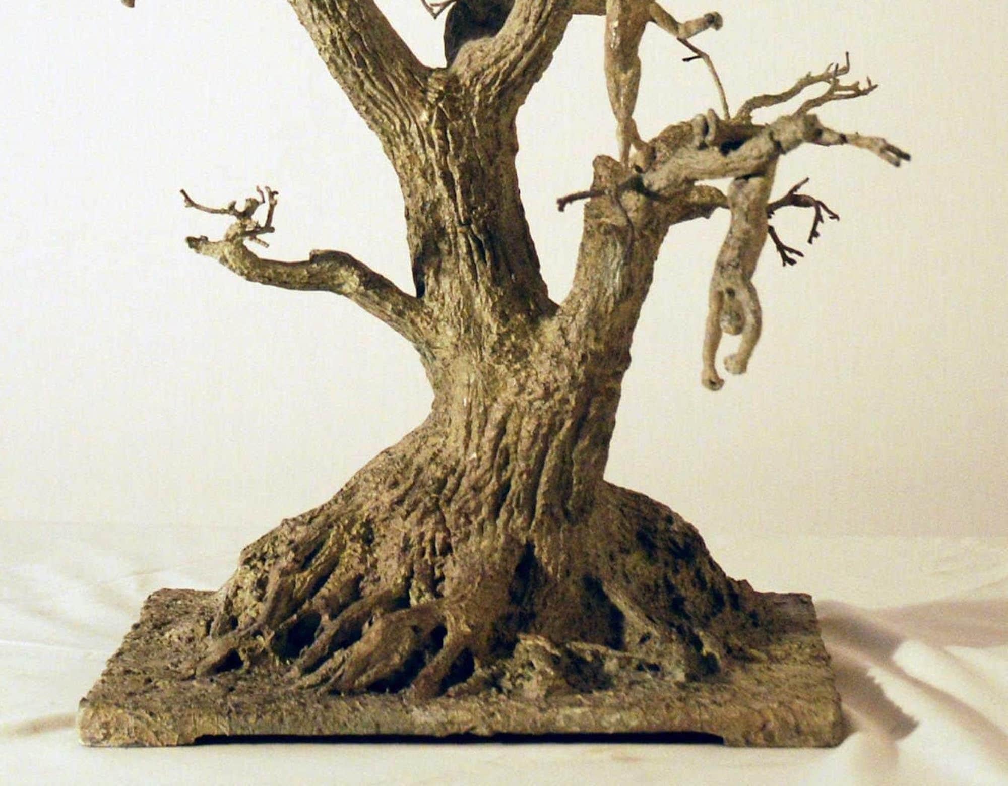 Chat perché by Marine de Soos - Contemporary bronze sculpture, human figures For Sale 3