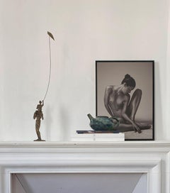 Childhood's Sail VI de Marine de Soos - Escultura de bronce, figura de niño, cometa