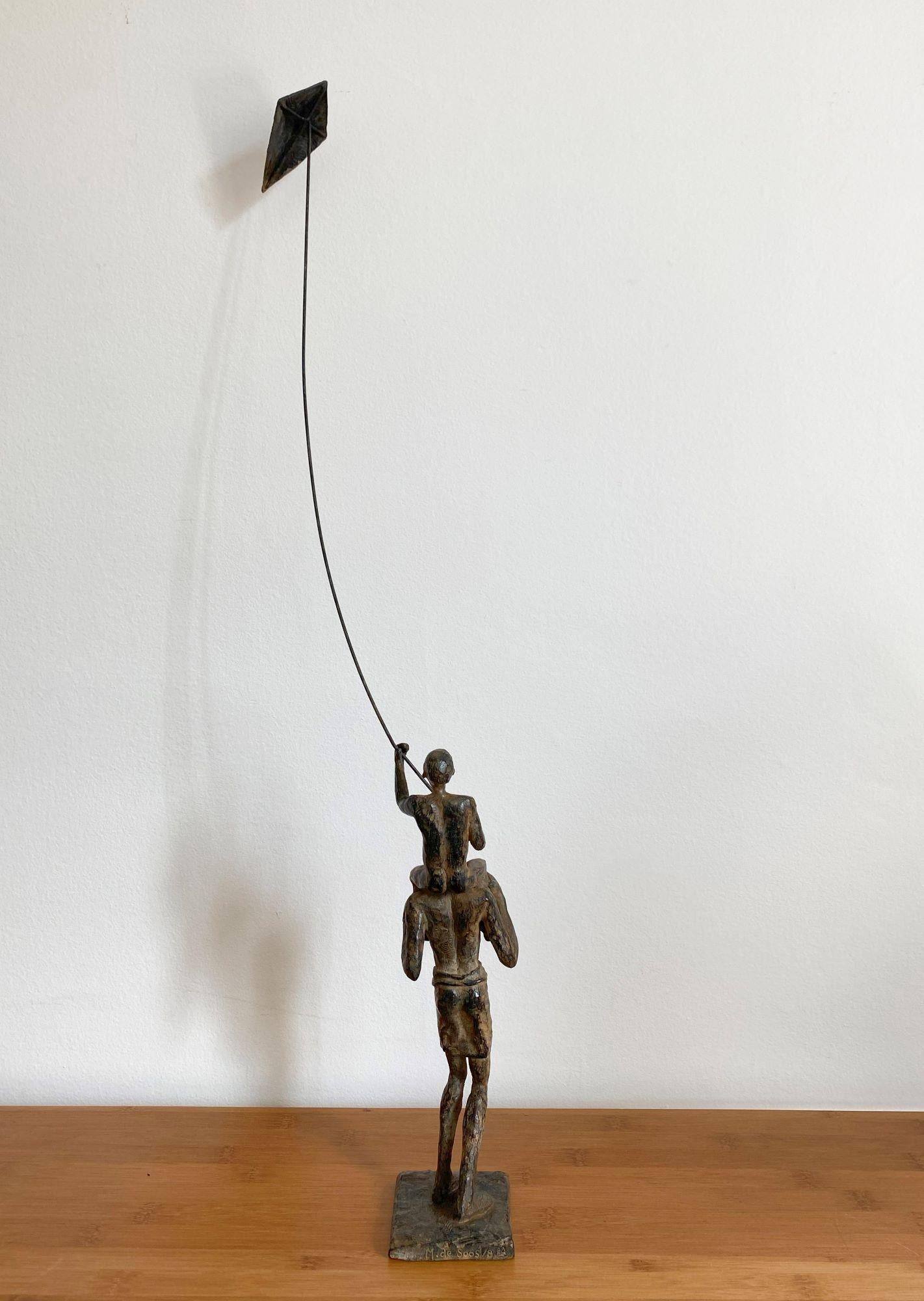 Child Childhood's Sail VI par Marine de Soos - Sculpture en bronze, figure d'enfant, cerf-volant en vente 2
