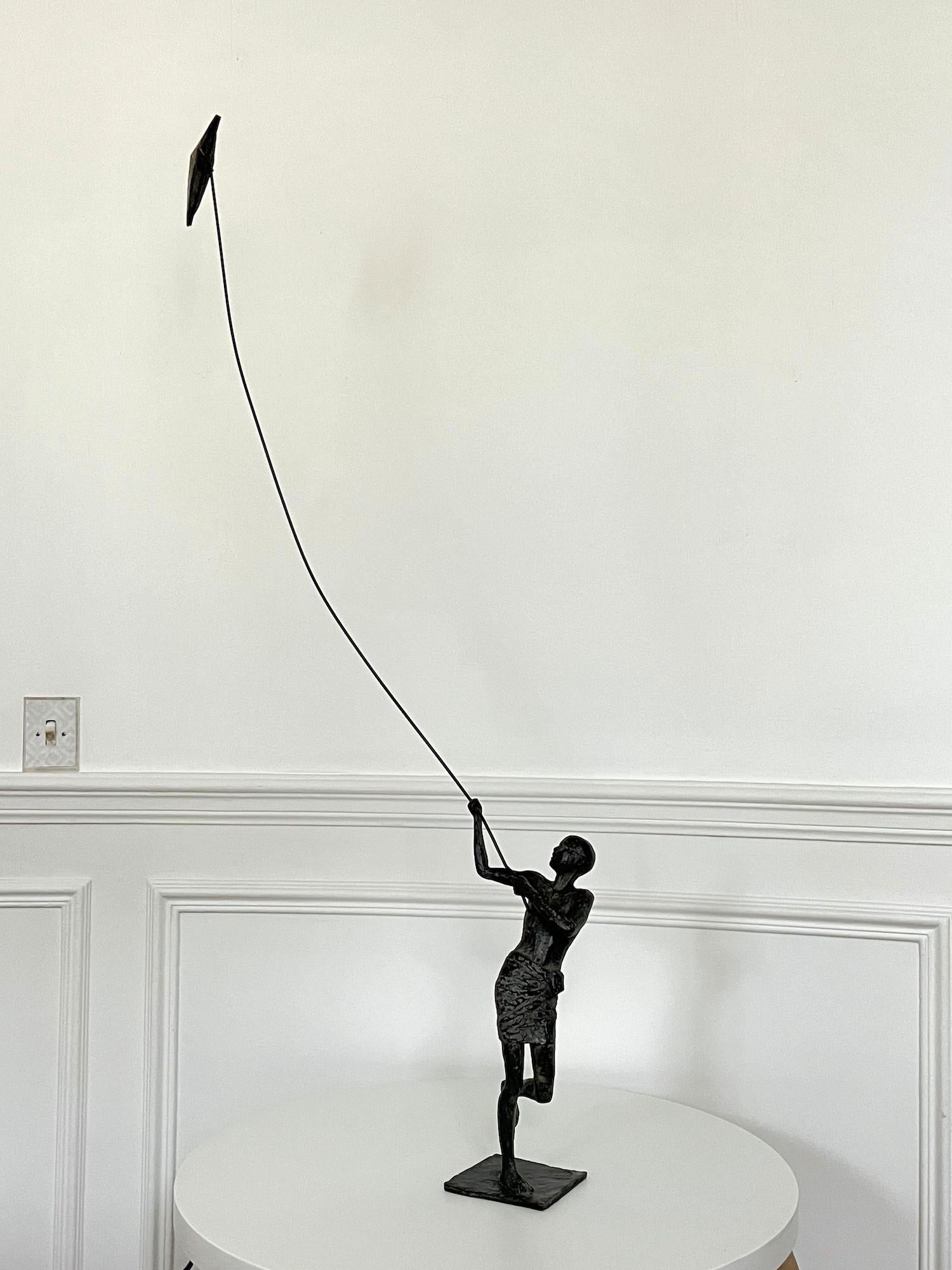 Child & Child's Sails VII par Marine de Soos - Sculpture en bronze, enfant, figuratif en vente 2