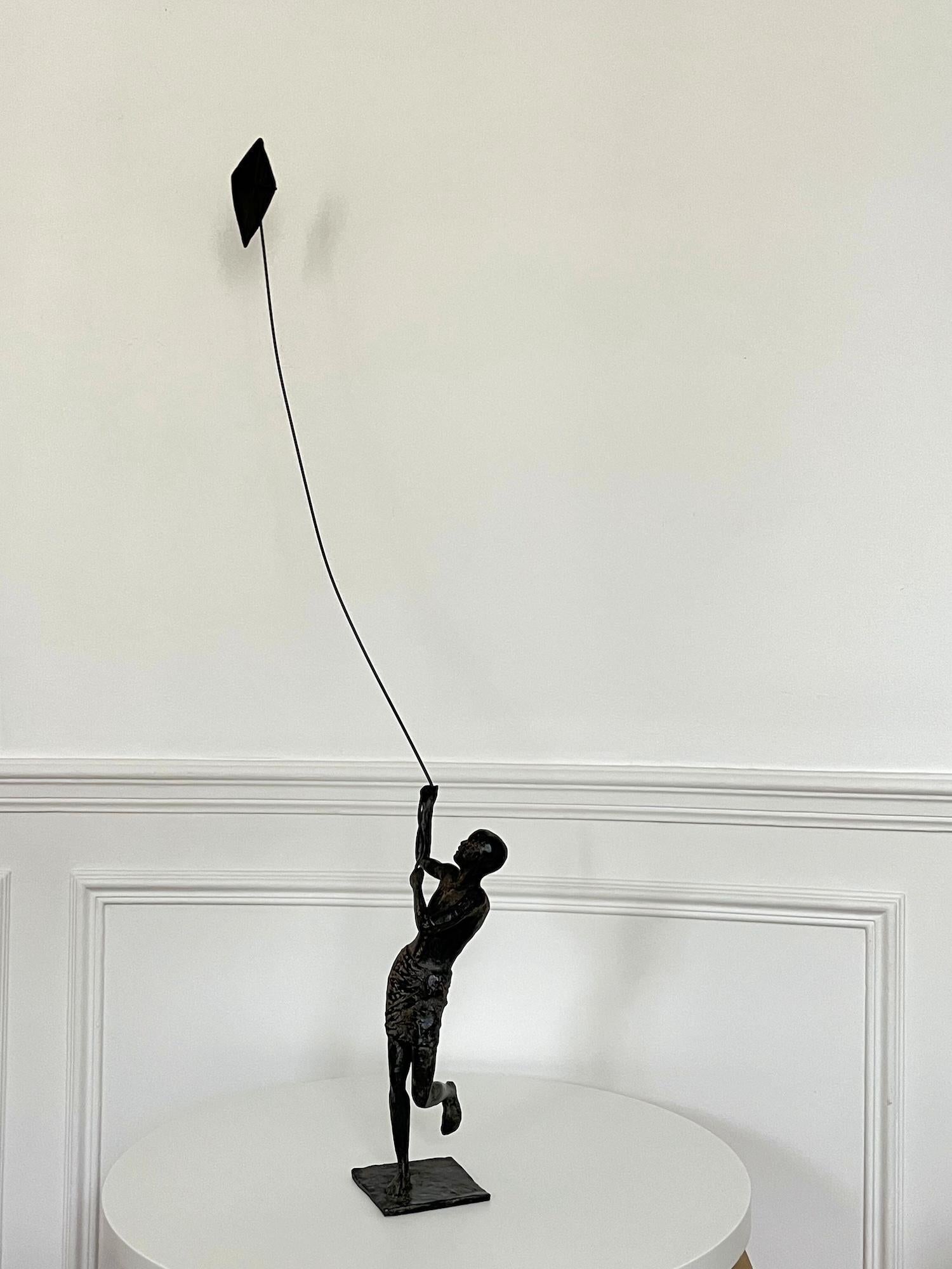 Child & Child's Sails VII par Marine de Soos - Sculpture en bronze, enfant, figuratif en vente 3