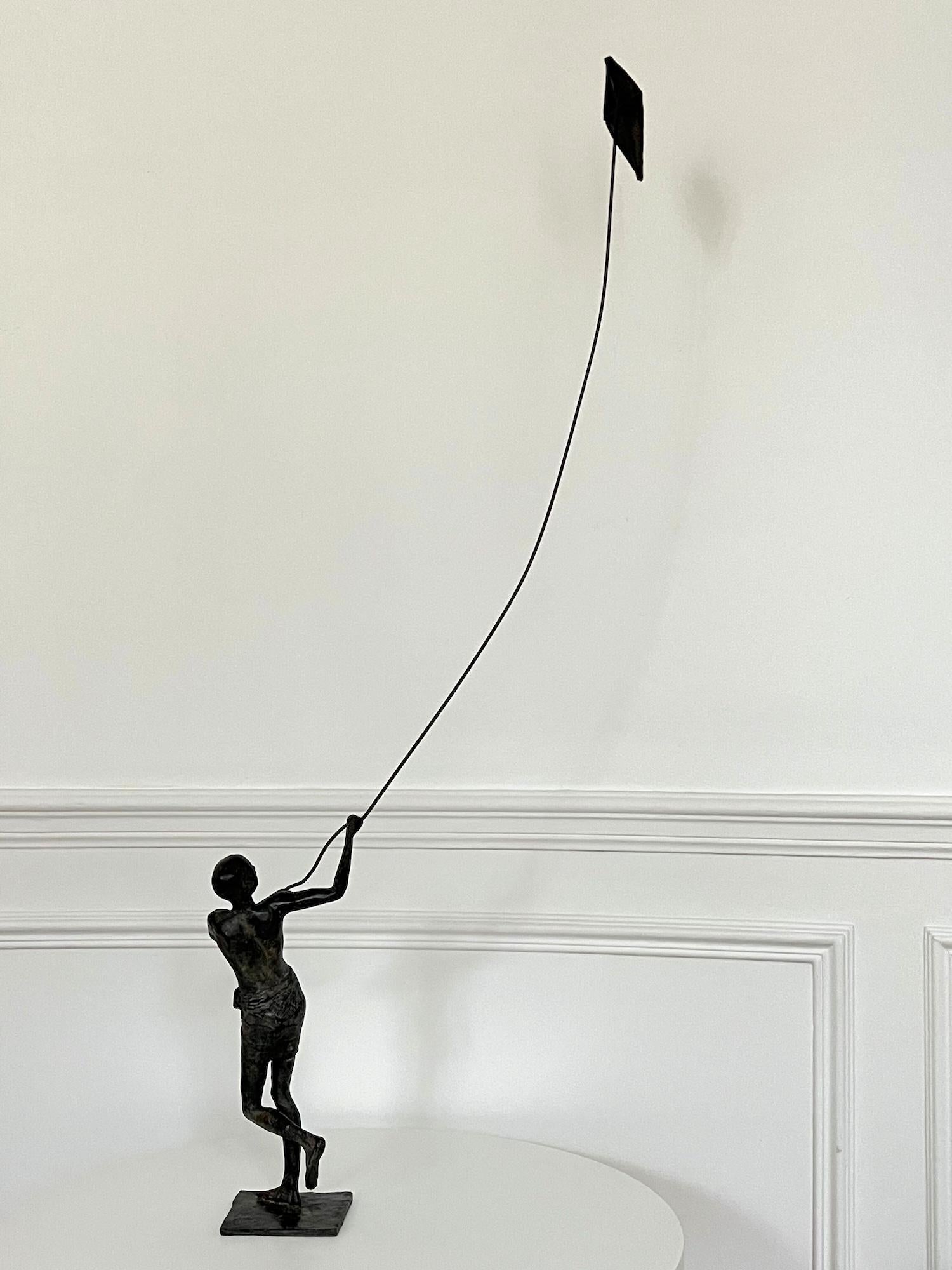 Child & Child's Sails VII par Marine de Soos - Sculpture en bronze, enfant, figuratif en vente 4