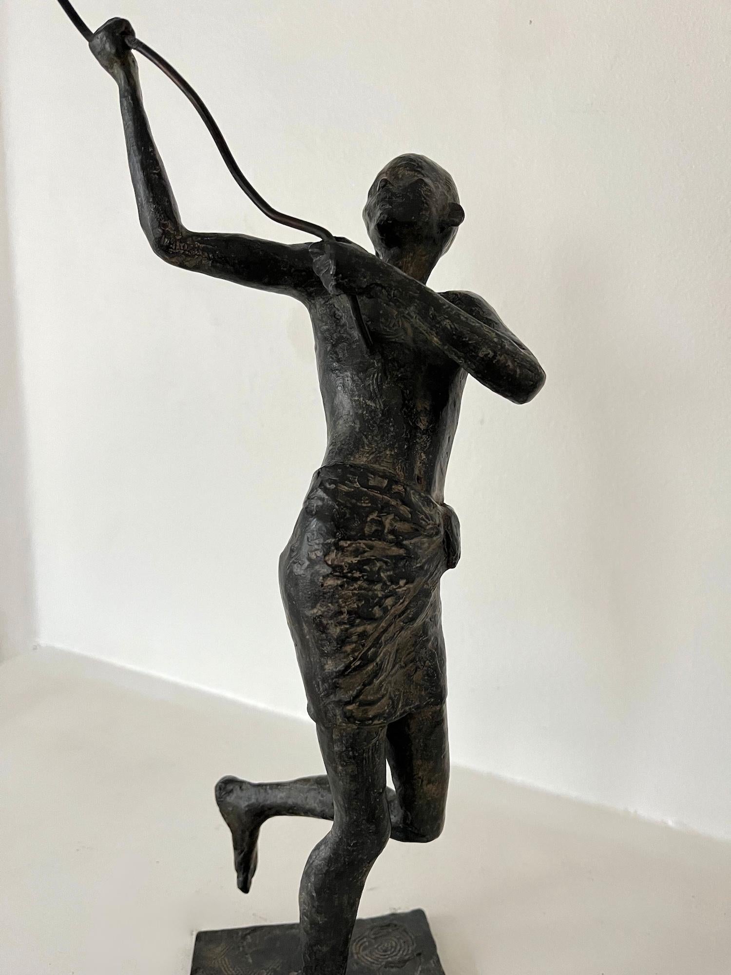 Child & Child's Sails VII par Marine de Soos - Sculpture en bronze, enfant, figuratif en vente 5