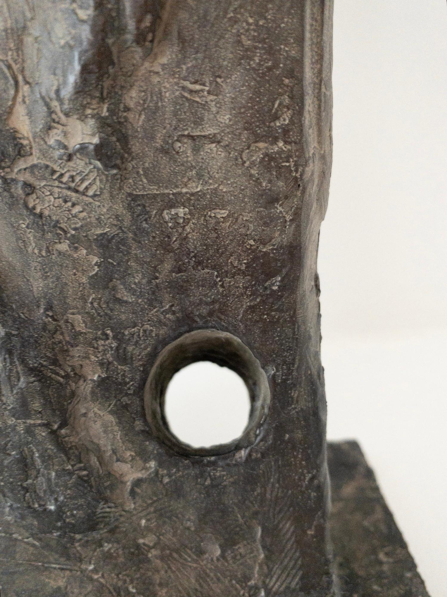 Confabulaciones de Marine de Soos - Escultura de bronce, figurativa, tonos oscuros en venta 11