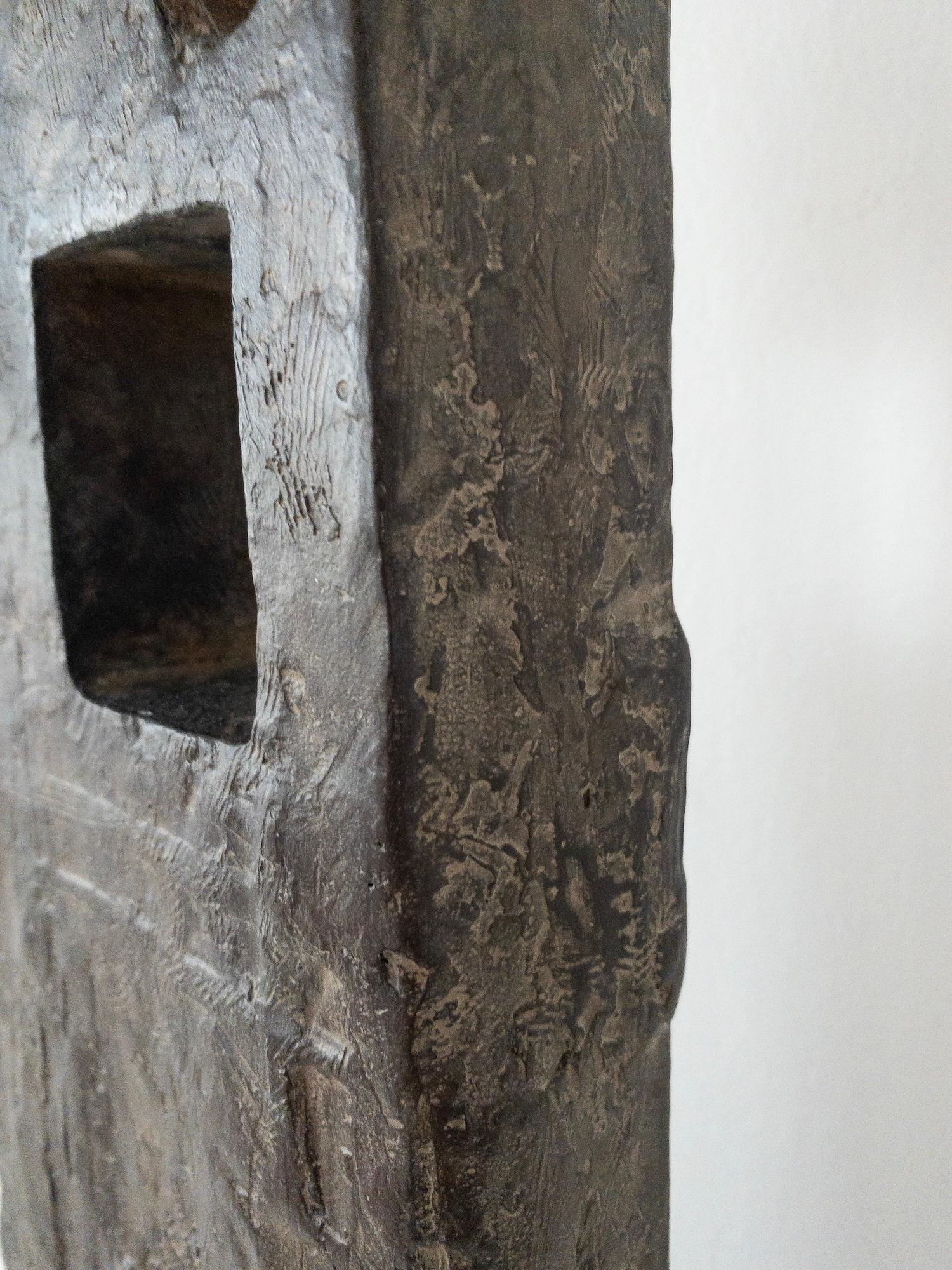 Confabulaciones de Marine de Soos - Escultura de bronce, figurativa, tonos oscuros en venta 8